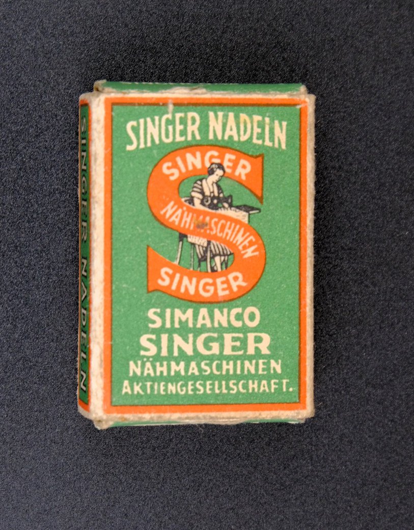 Singer Nähmaschinen-Nadeln in Schiebeschachtel (Freilichtmuseum Roscheider Hof CC0)