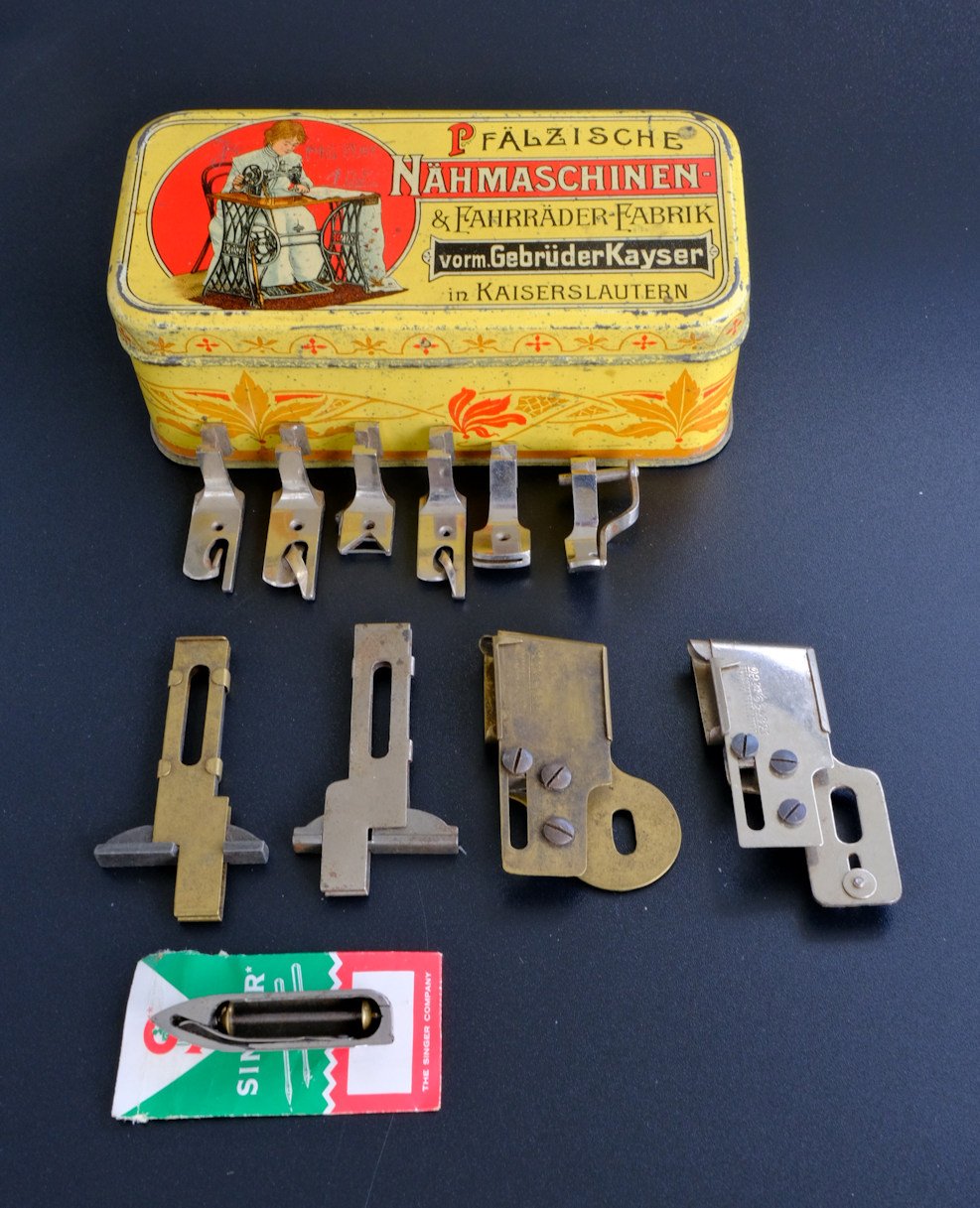 Nähmaschinen-Werkzeugbox der Gebrüder Kayser, Pfälzische Nähmaschinenfabrik (Freilichtmuseum Roscheider Hof CC0)