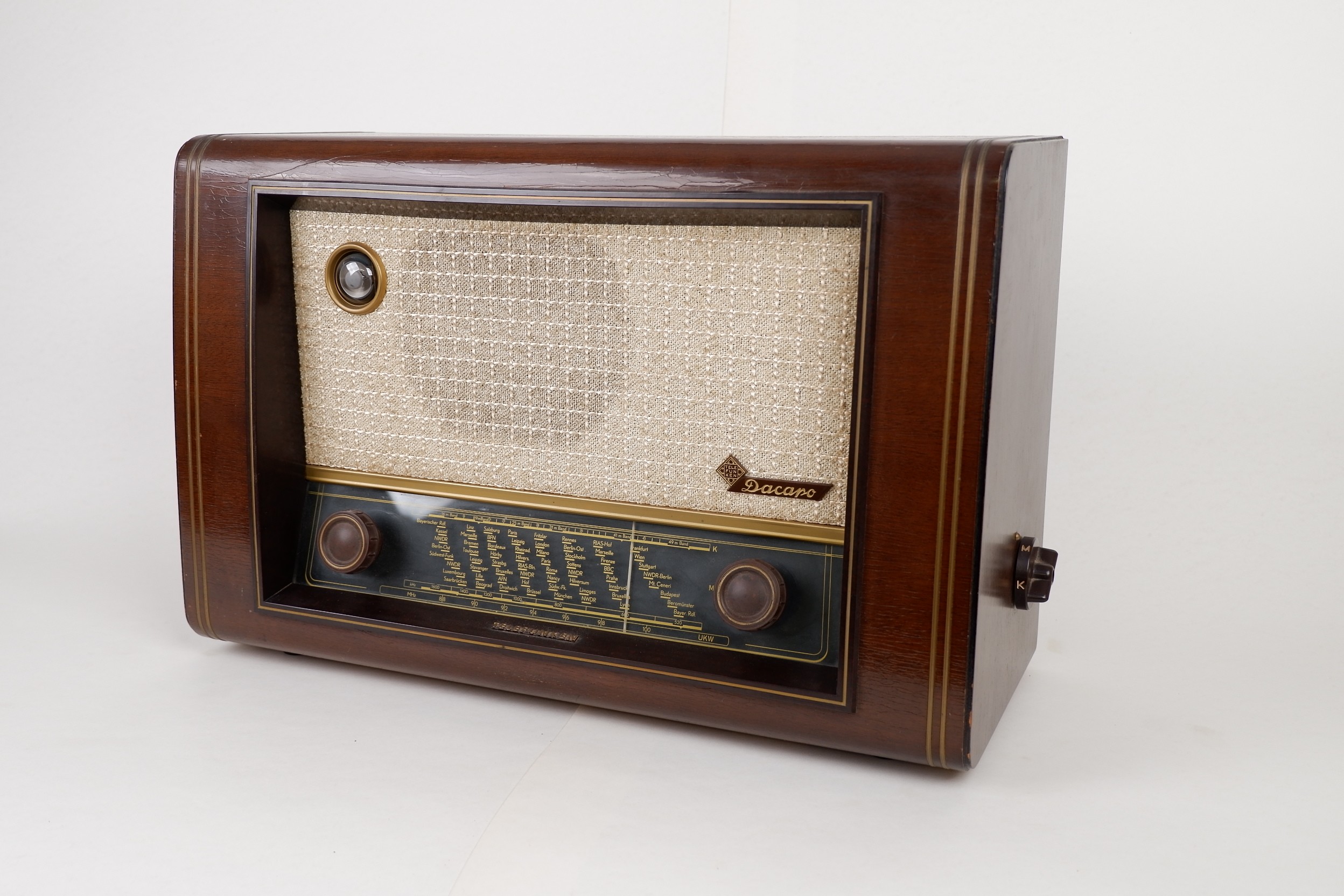Röhrenradio	Telefunken Dacapo (Volkskunde- und Freilichtmuseum Roscheider Hof CC0)