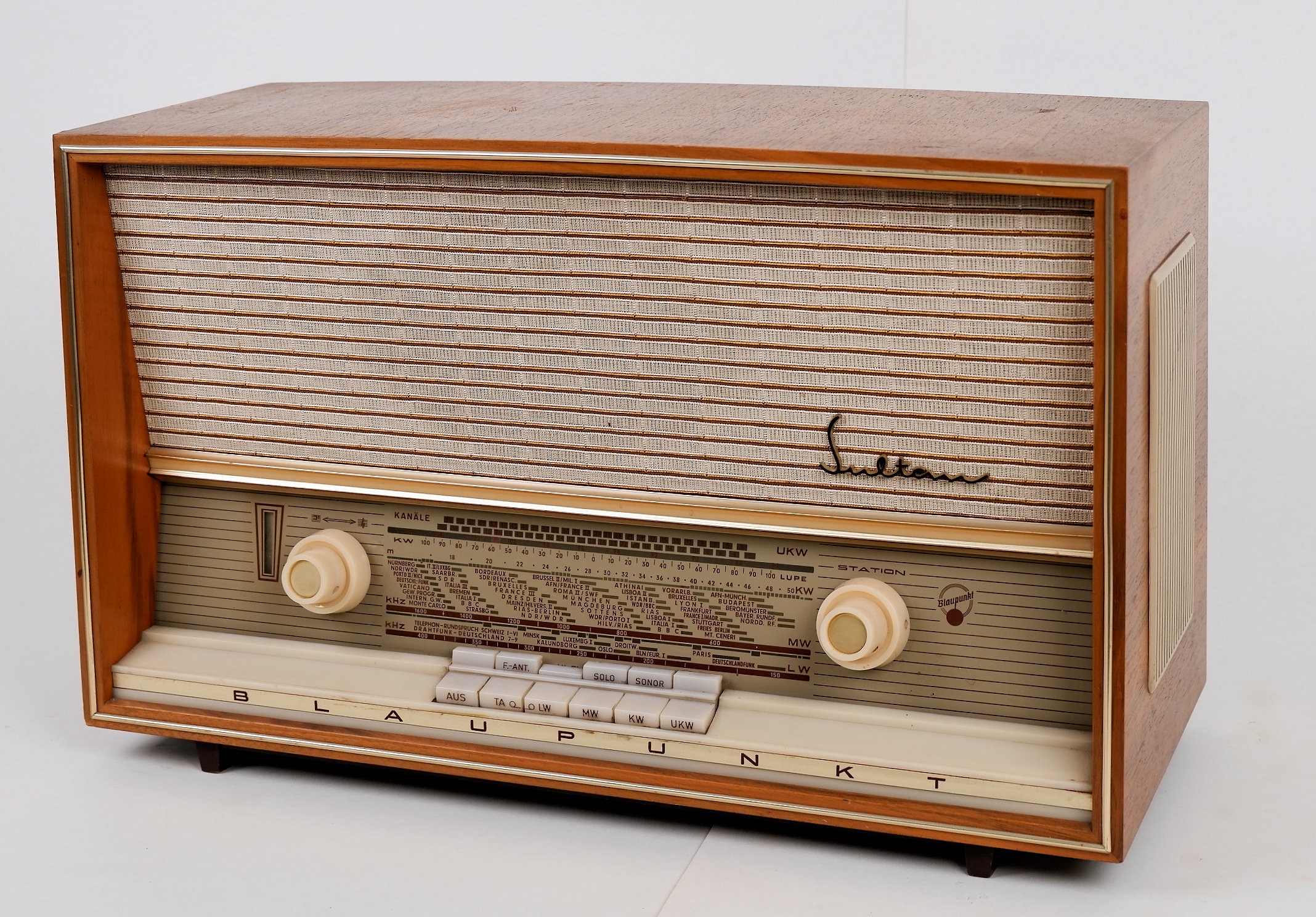 Röhrenradio Blaupunkt Sultan 22200 (Volkskunde- und Freilichtmuseum Roscheider Hof CC0)