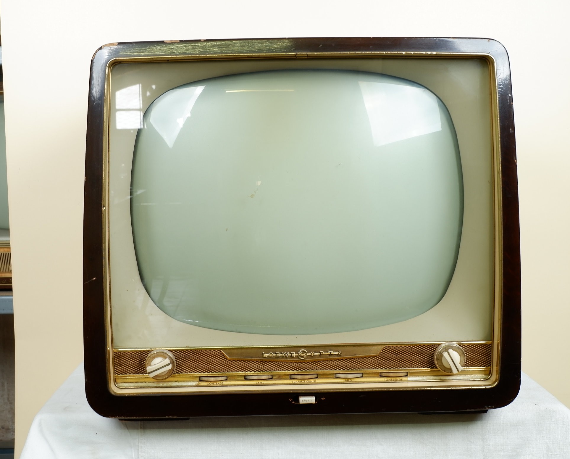 Fernseher s/w   Loewe Opta	Atrium Typ 654 (Volkskunde- und Freilichtmuseum Roscheider Hof CC0)
