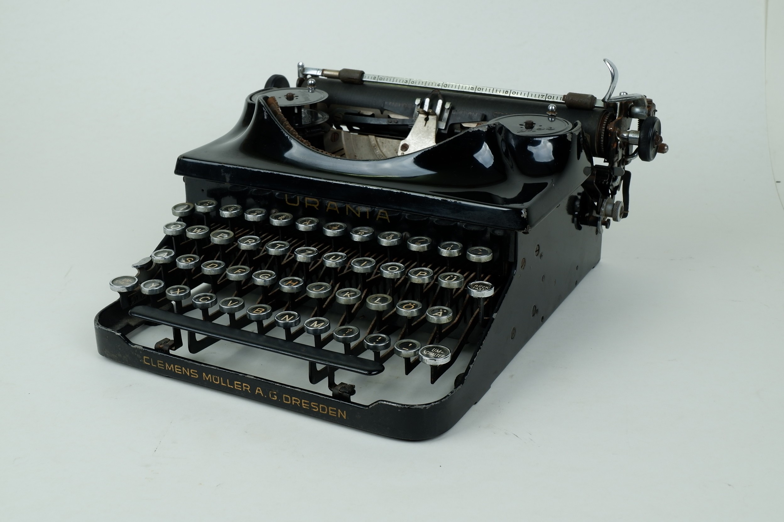 Kleinschreibmaschine "URANIA" (Volkskunde- und Freilichtmuseum Roscheider Hof CC0)