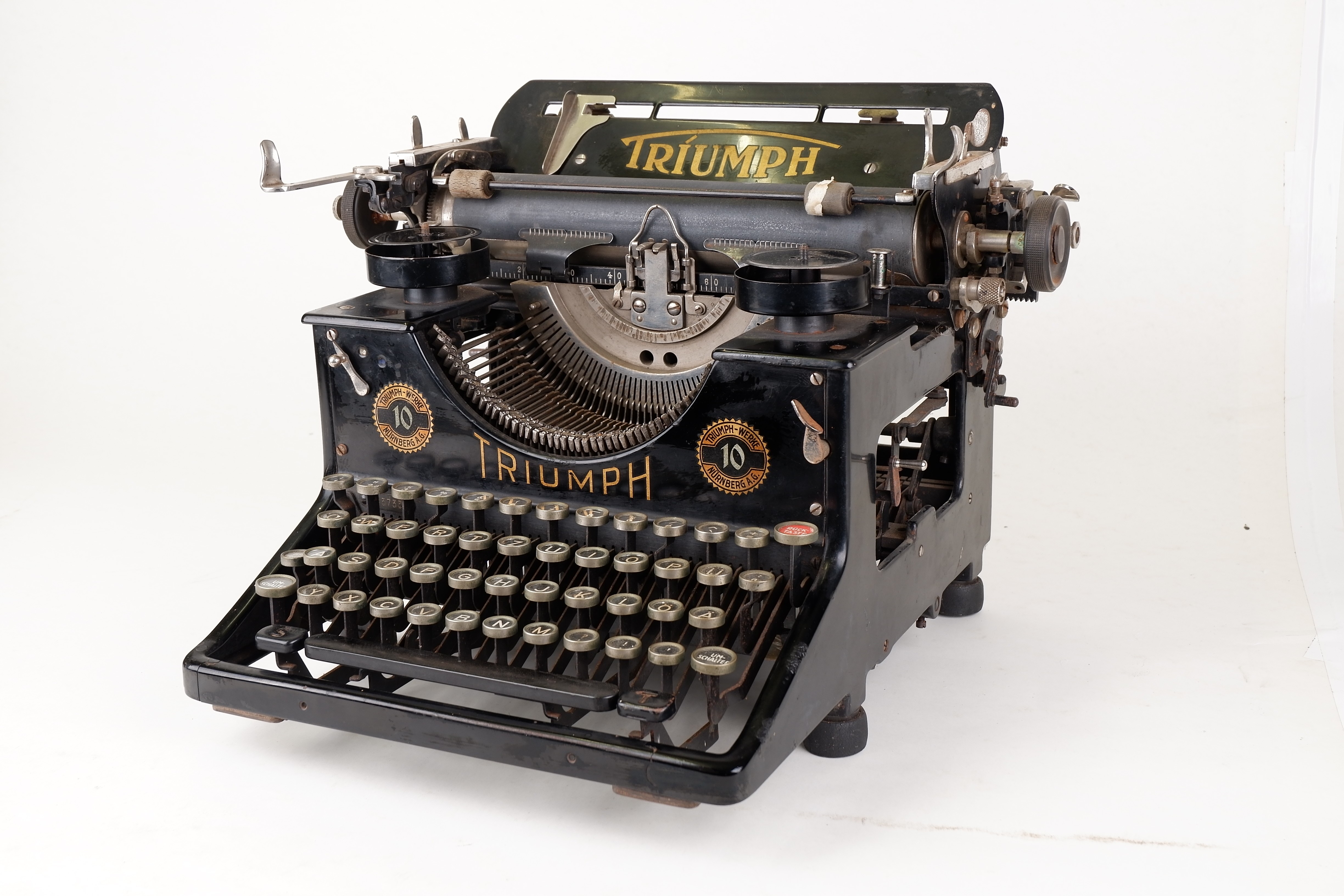 Büroschreibmaschine  Triumpf	10 (Volkskunde- und Freilichtmuseum Roscheider Hof CC0)