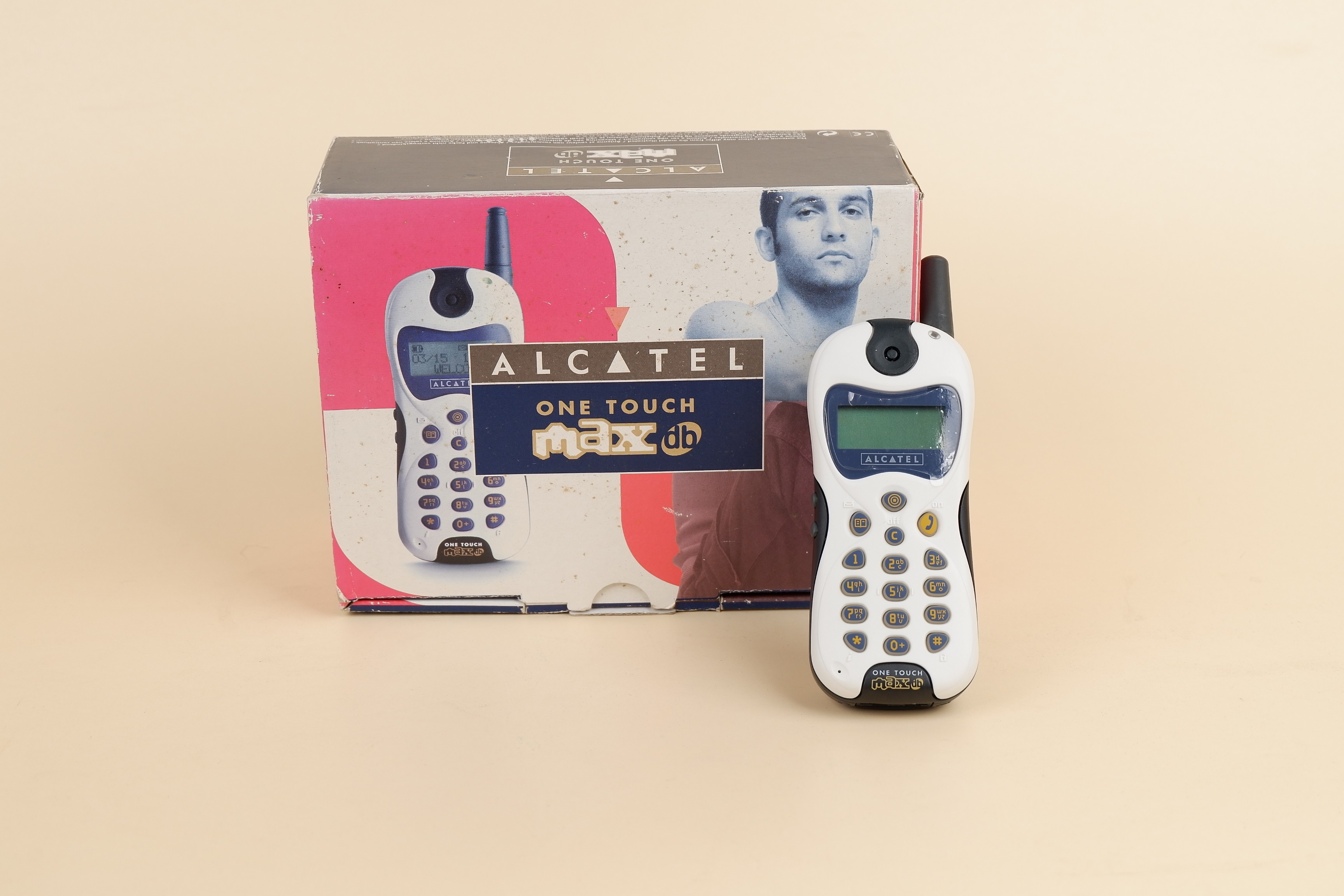 Handy Alcatel One touch max db (Volkskunde- und Freilichtmuseum Roscheider Hof CC0)