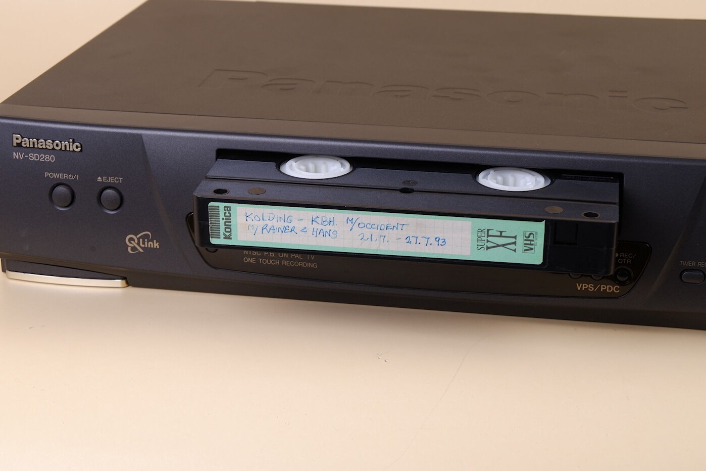 Video Recorder	Panasonic	Super Drive NV SD 280 (Volkskunde- und Freilichtmuseum Roscheider Hof CC0)