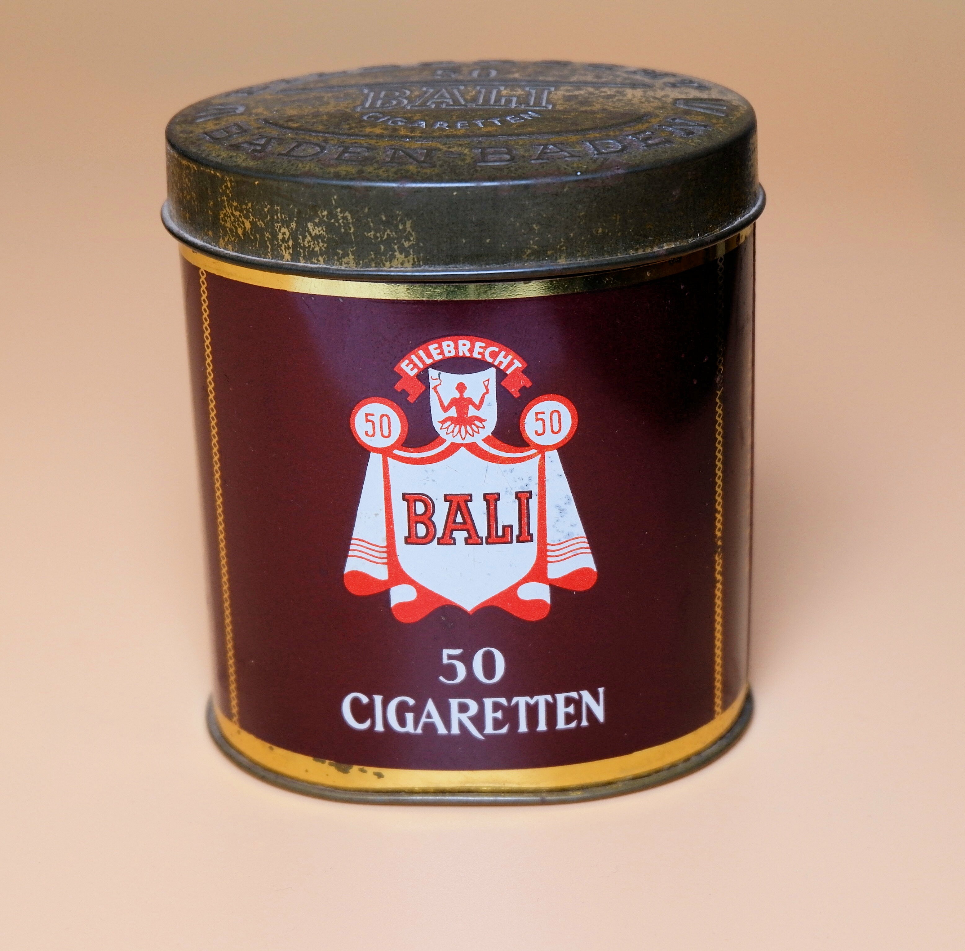 Zigarettenmarke	Bali	/ 50er Geschenkdose (Volkskunde- und Freilichtmuseum Roscheider Hof CC0)