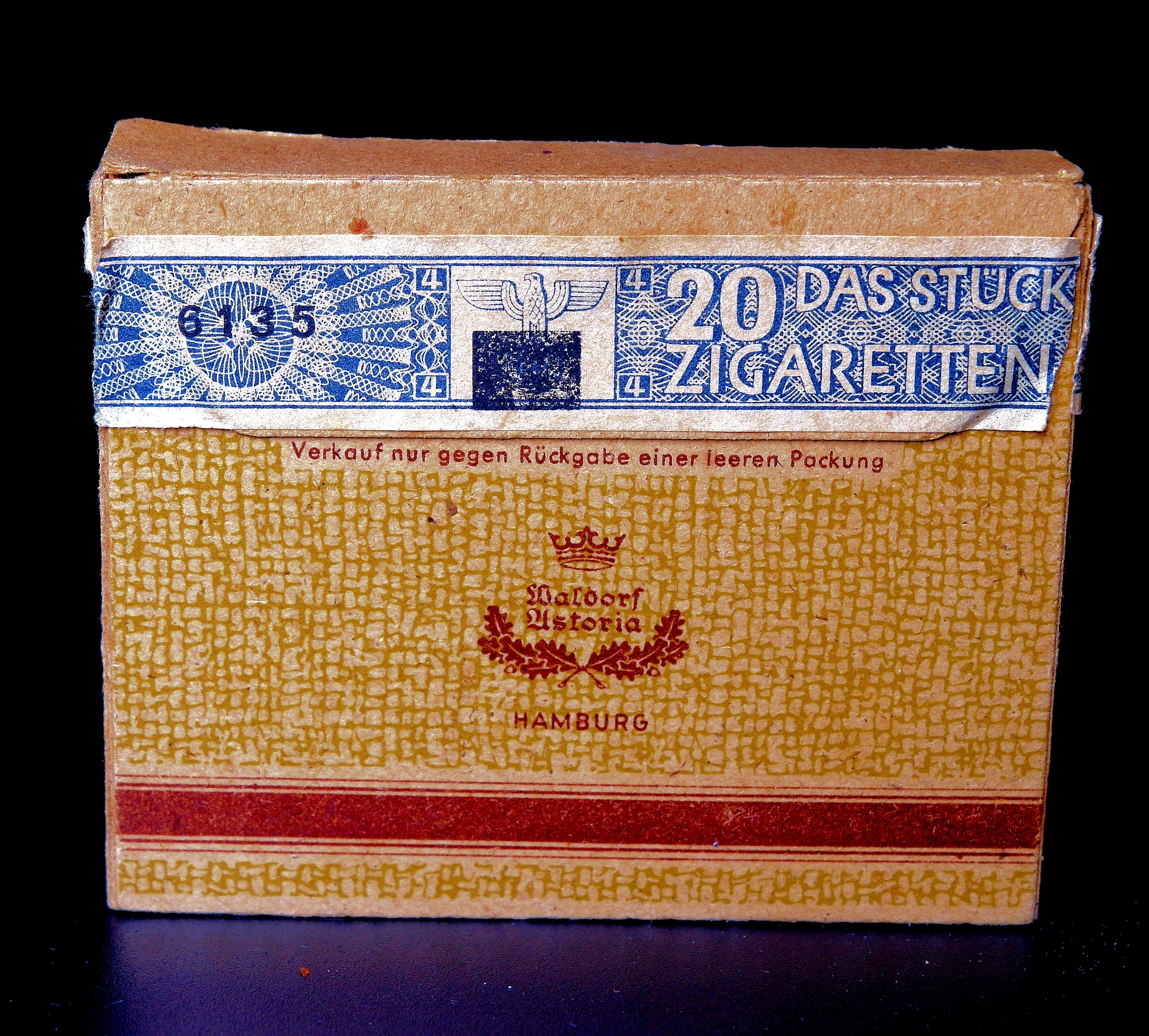 Zigarettenmarke	Astor Waldorf Astoria	- Echt Orient No. 5 (Volkskunde- und Freilichtmuseum Roscheider Hof CC0)