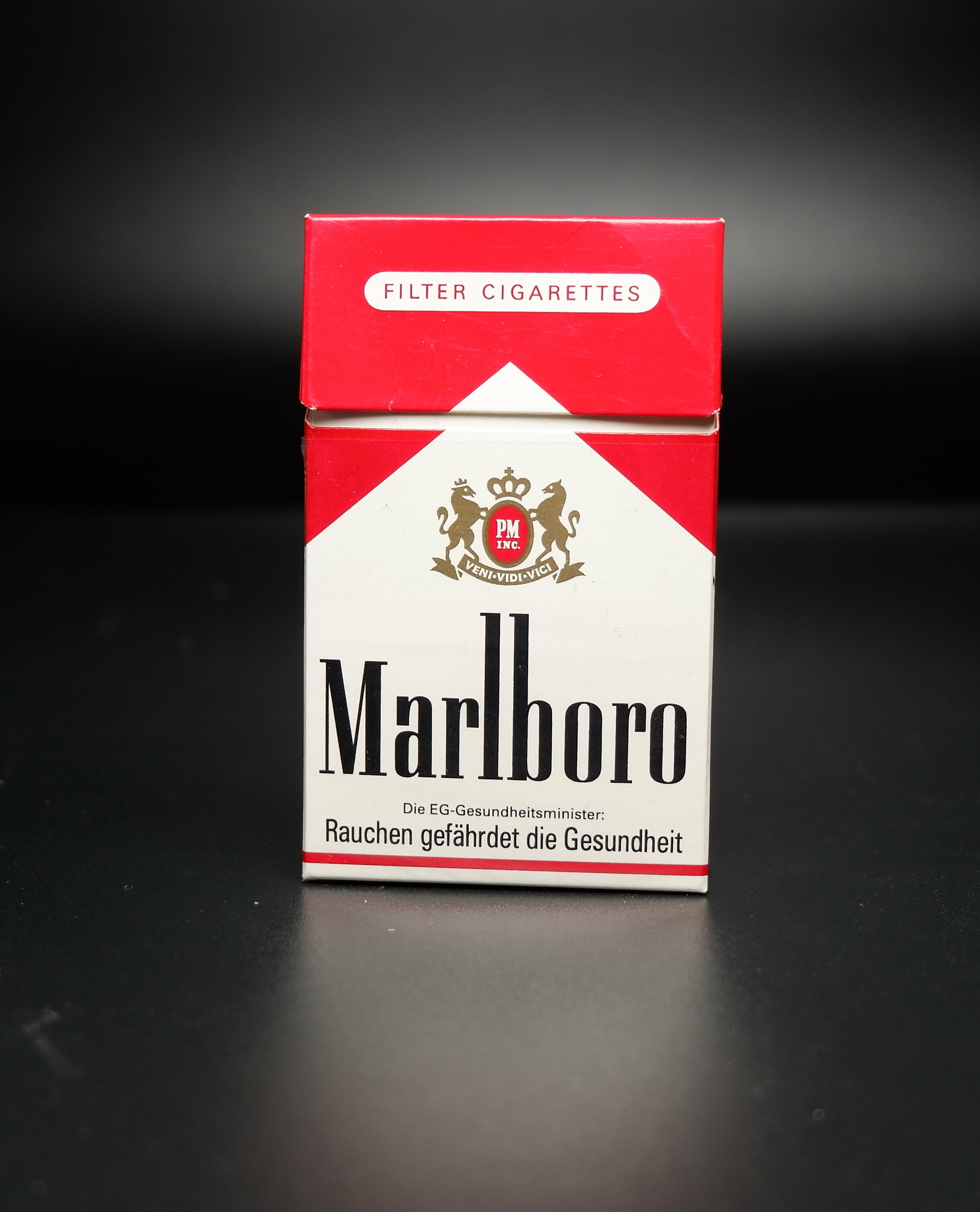 Zigarettenmarke Marlboro 20er Hartbox :: Freilichtmuseum Roscheider Hof ::  museum-digital:deutschland