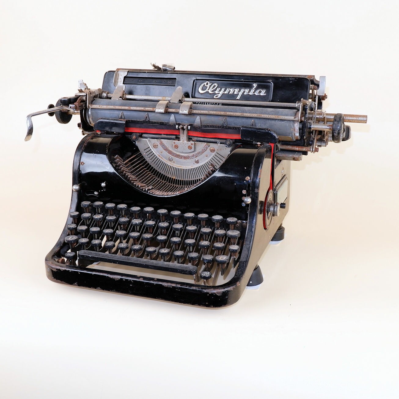 Büroschreibmaschine Olympia Mod. 8 (Volkskunde- und Freilichtmuseum Roscheider Hof CC0)