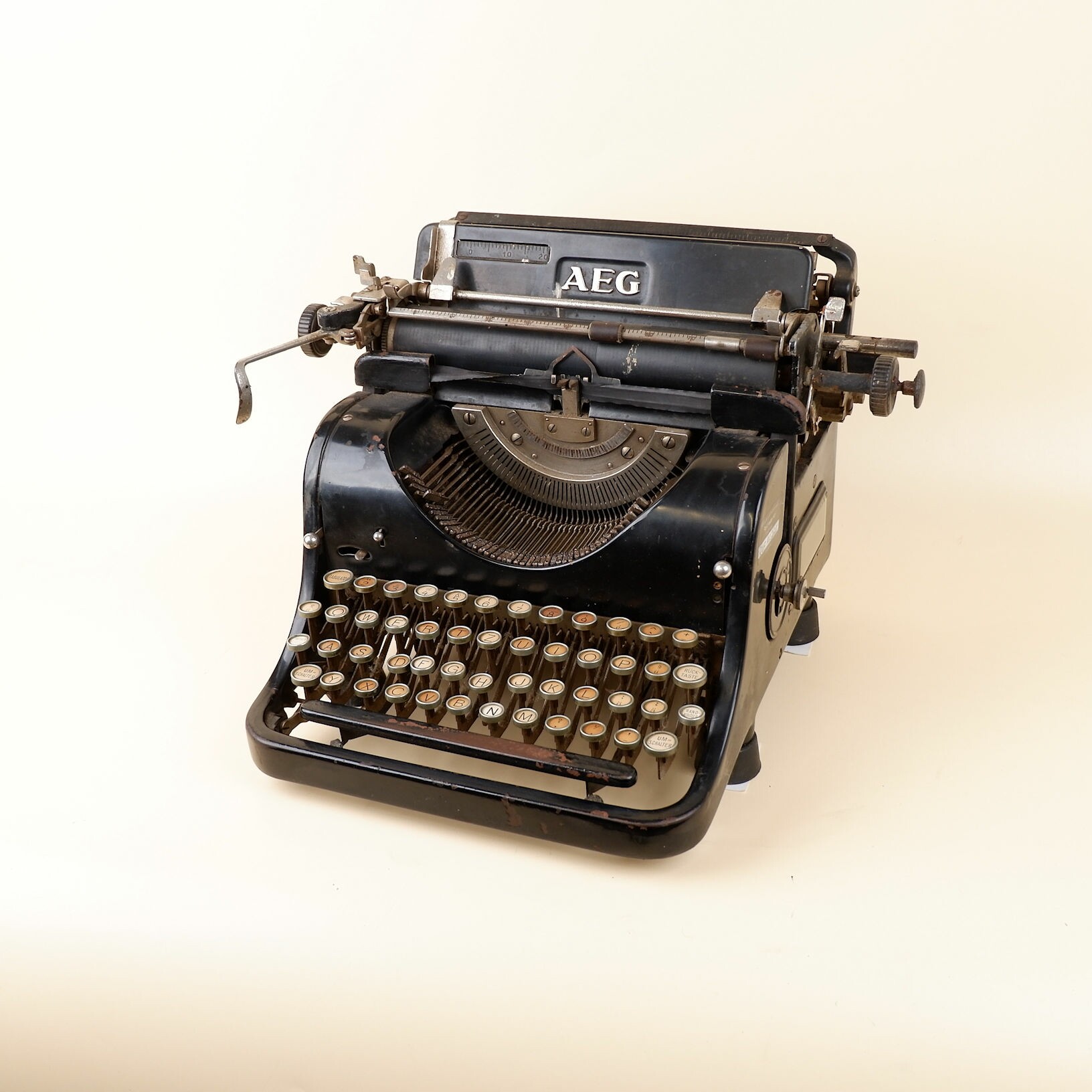 Büroschreibmaschine - AEG Mod. 6 (Volkskunde- und Freilichtmuseum Roscheider Hof CC0)