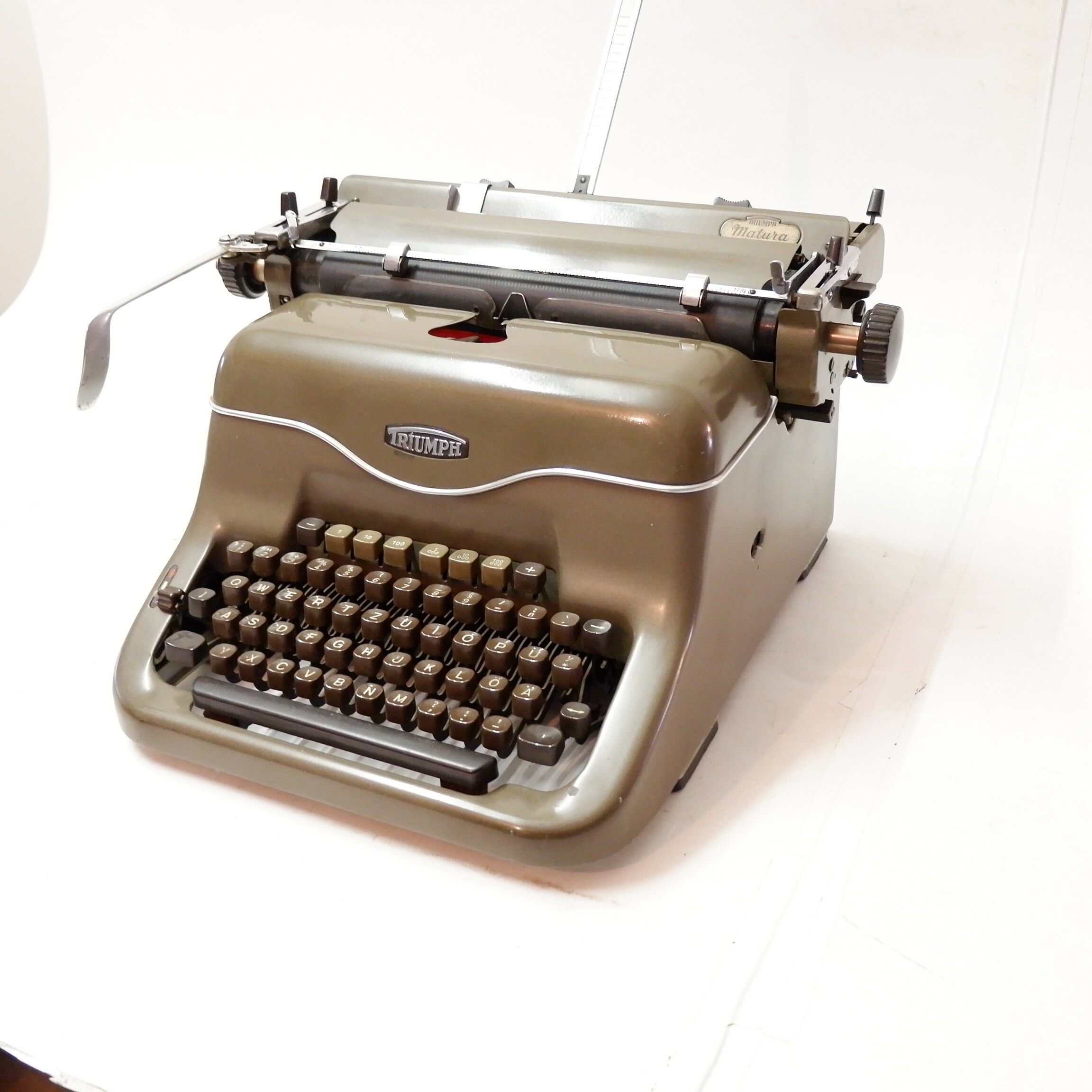Büroschreibmaschine - Triumph Matura 1953 (Volkskunde- und Freilichtmuseum Roscheider Hof CC0)