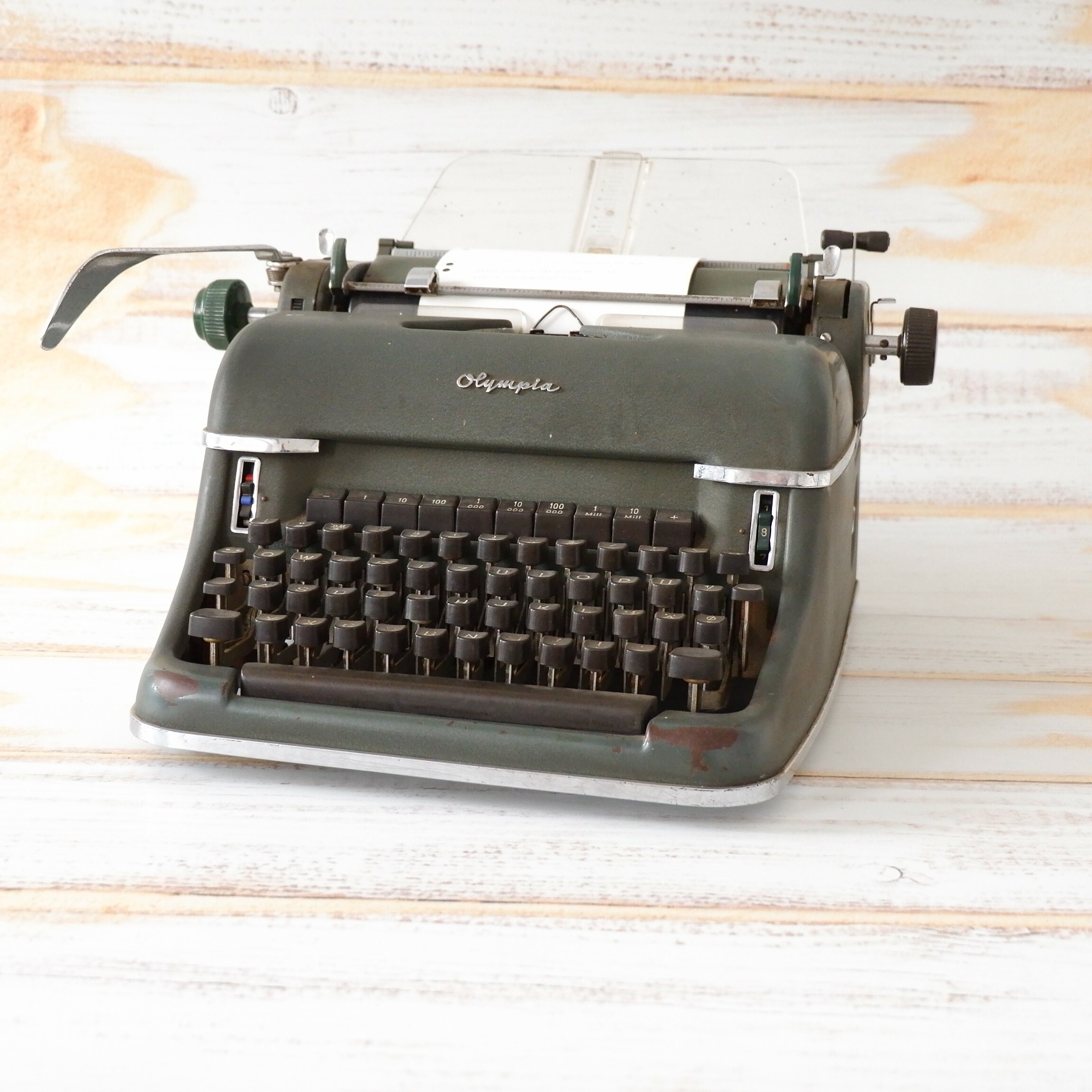 Büroschreibmaschine Olympia SG 1 - 1954 (Volkskunde- und Freilichtmuseum Roscheider Hof CC0)