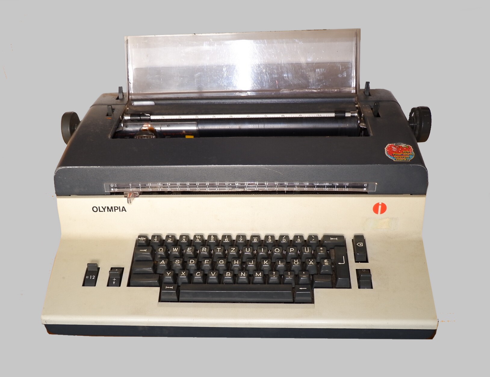 Elektrische Schreibmaschine	Olympia	SGE 75 - Kugelkopf (Volkskunde- und Freilichtmuseum Roscheider Hof CC0)