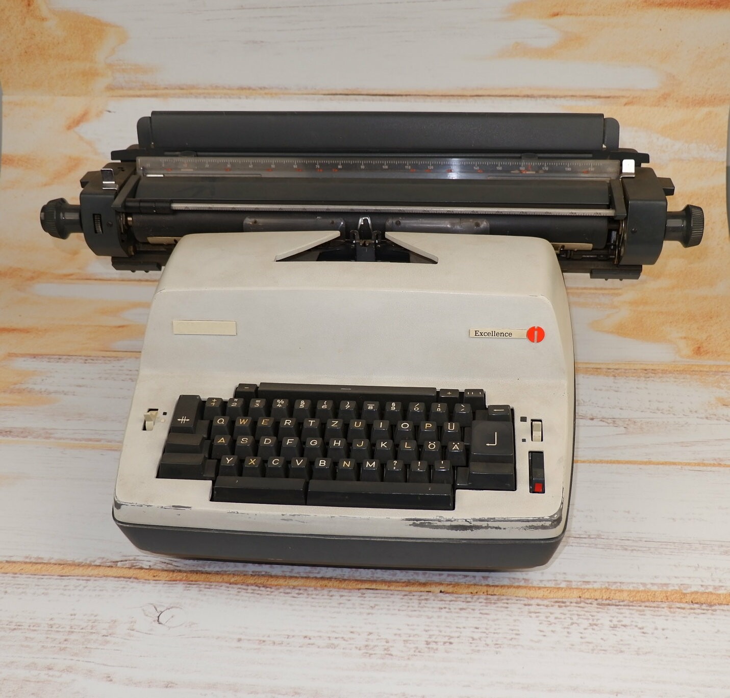 Elektrische Schreibmaschine	Olympia Exellence SGE D52 (Volkskunde- und Freilichtmuseum Roscheider Hof CC0)