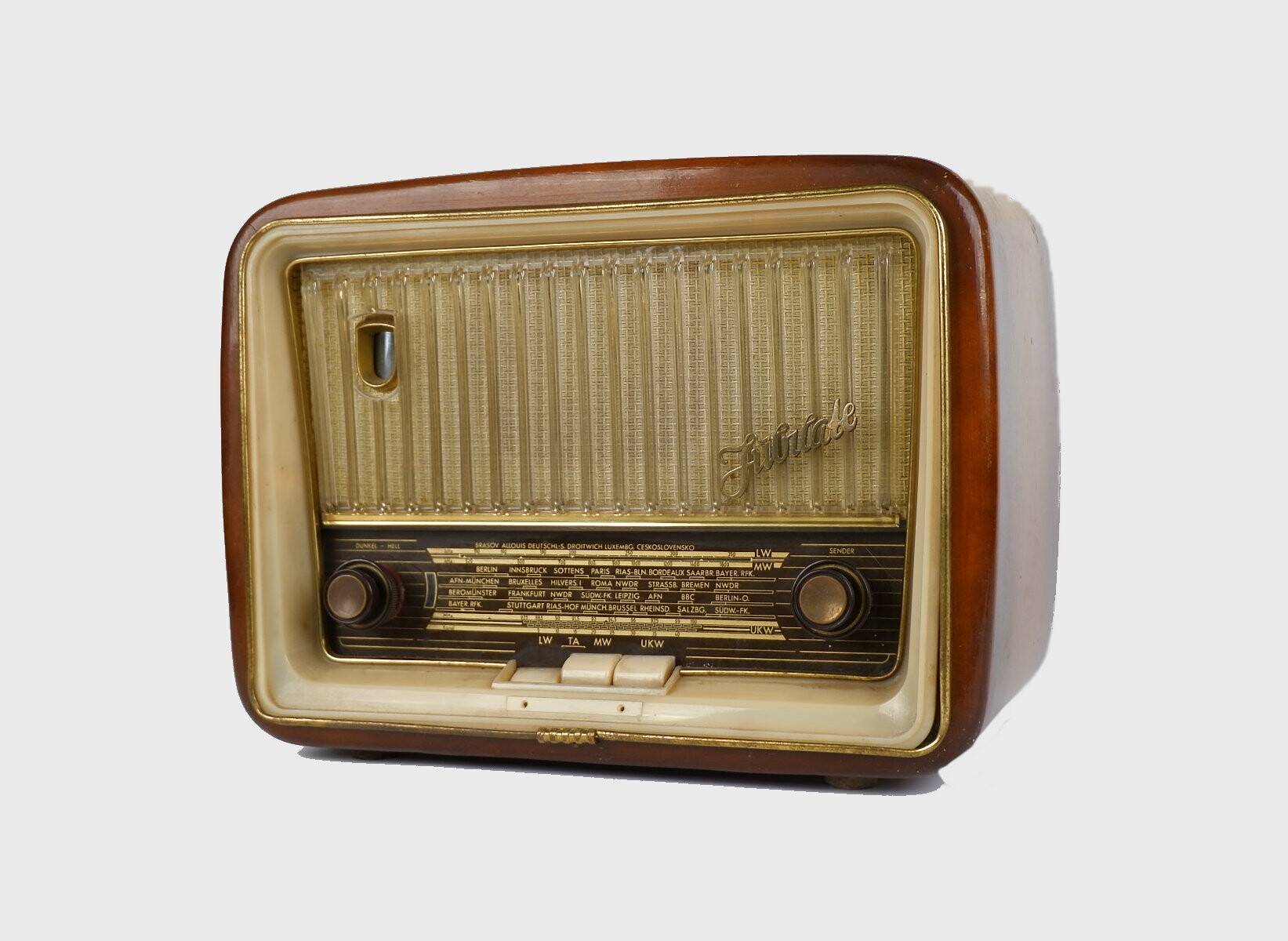 Röhrenradio	Telefunken Jubiate S (1955) (Volkskunde- und Freilichtmuseum Roscheider Hof CC0)