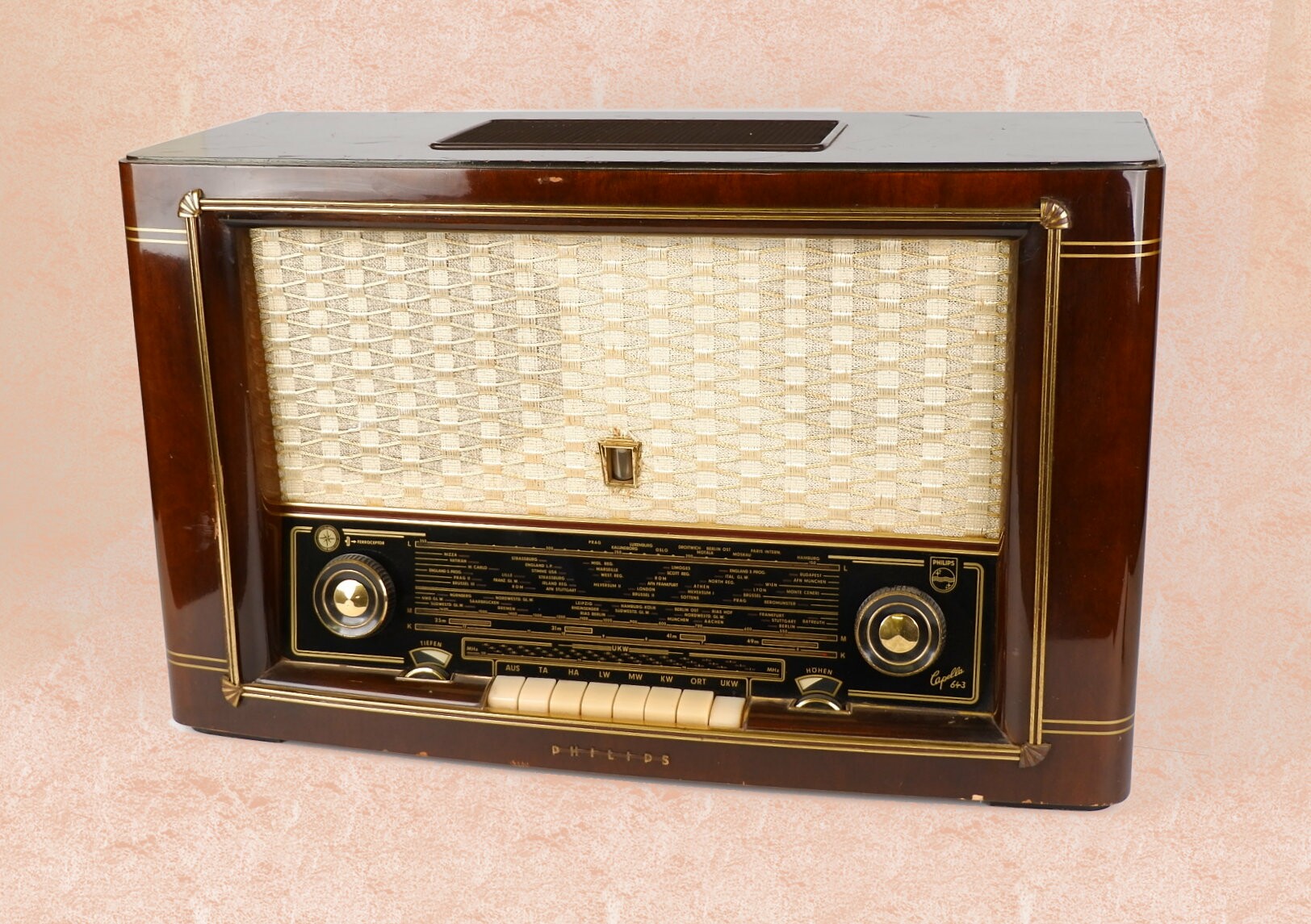 Röhrenradio	Philips	Capella 643 (1954) (Volkskunde- und Freilichtmuseum Roscheider Hof CC0)