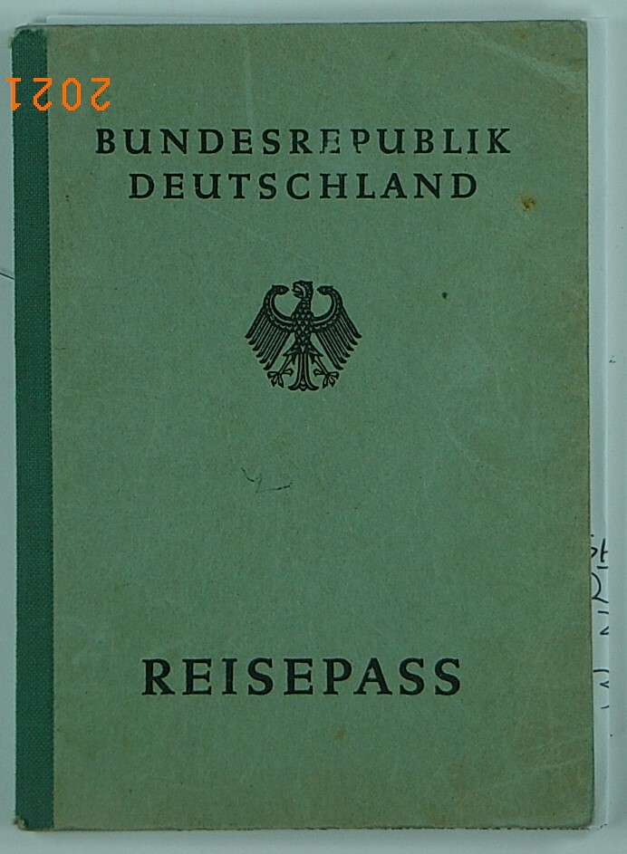 Reisepass Bundesrepublik Deutschland: 695/53 (Volkskunde- und Freilichtmuseum Roscheider Hof CC0)