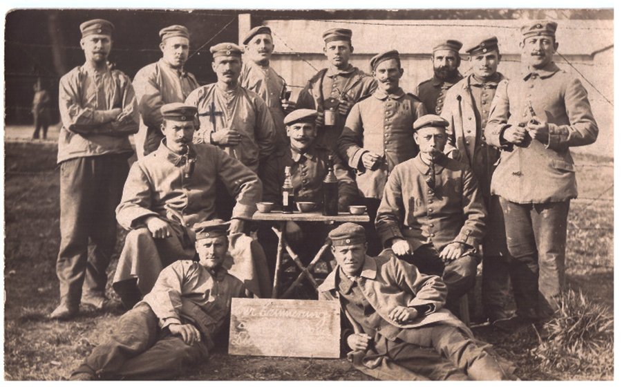 Gruppenporträt von Kriegsgefangenen im 1. Weltkrieg (Volkskunde- und Freilichtmuseum Roscheider Hof CC0)