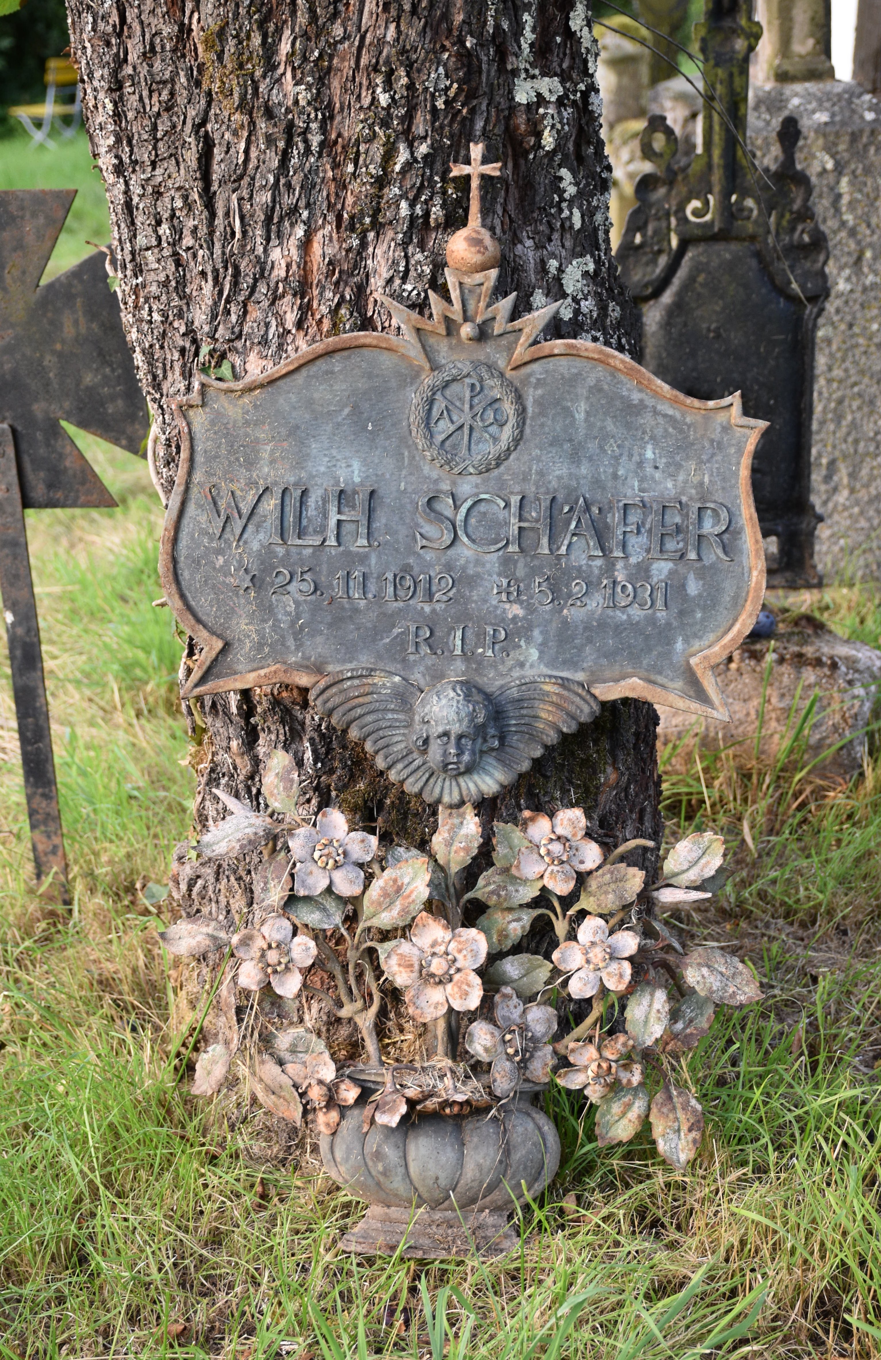 Schmiedeeisernes Grabdenkmal für Wilhelm Schäfer (Volkskunde- und Freilichtmuseum Roscheider Hof CC0)