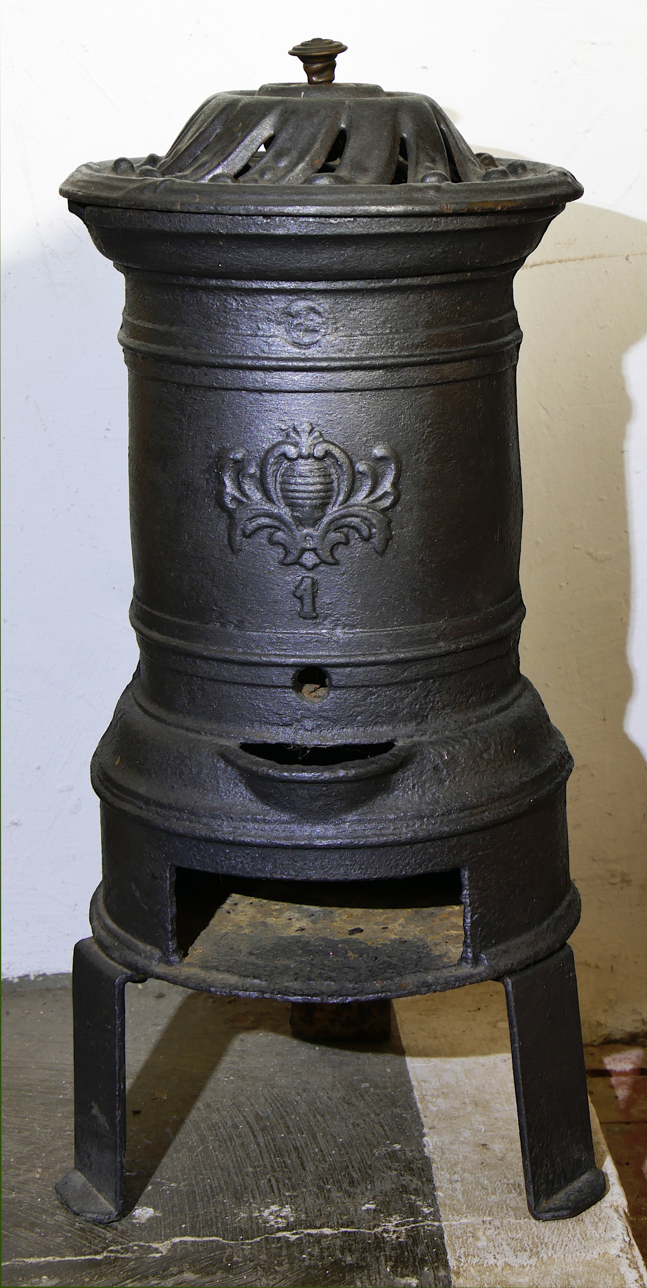 Fragment eines kleinen Kanonenofens 1 (Volkskunde- und Freilichtmuseum Roscheider Hof CC0)