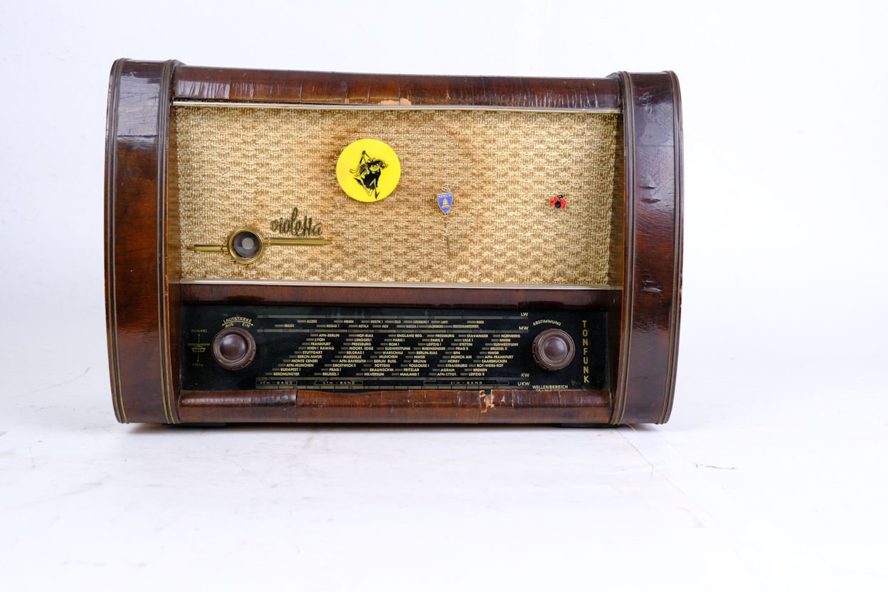 Röhrenradio	Tonfunk	Violetta 200 W (Volkskunde- und Freilichtmuseum Roscheider Hof CC0)
