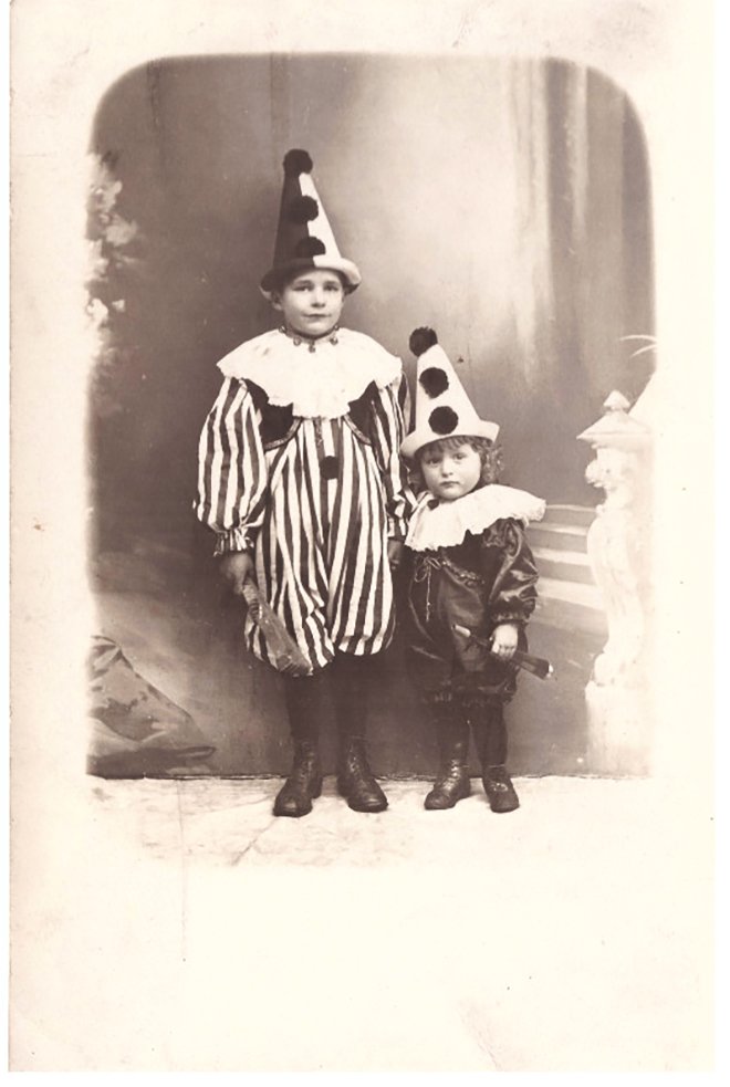 Verkleidete Kinder (Volkskunde- und Freilichtmuseum Roscheider Hof CC0)