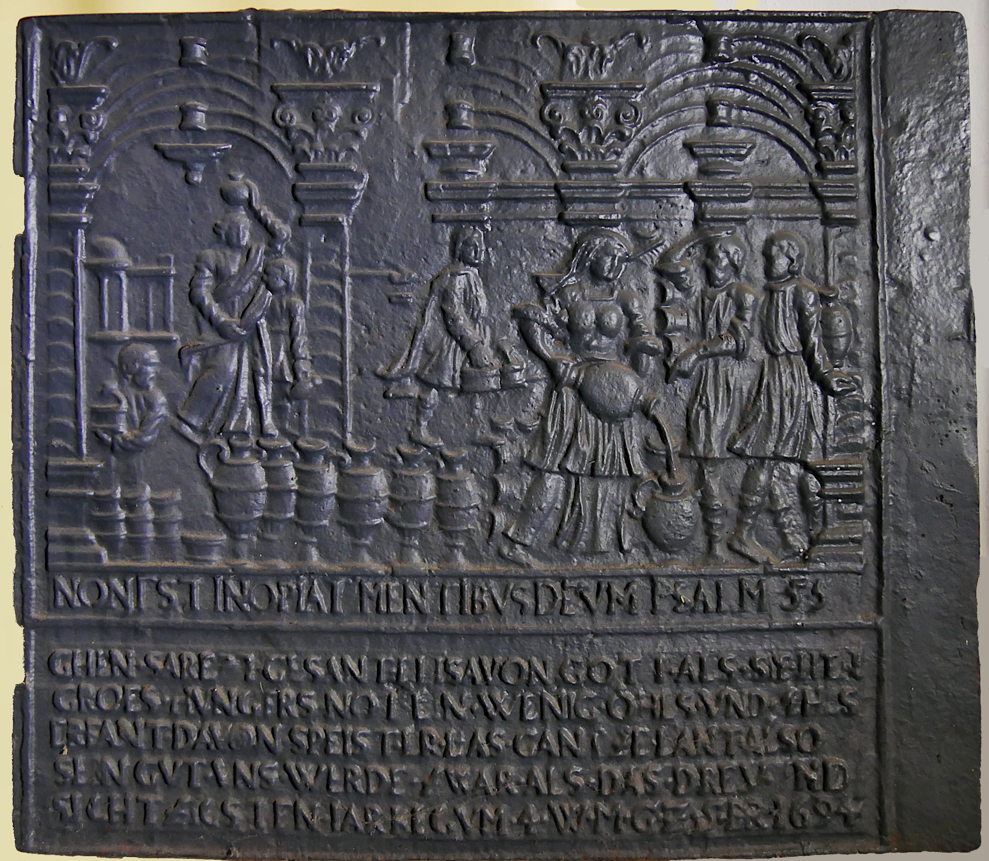 Ofenplatte mit der Darstellung des Ölwunders des Elias (Volkskunde- und Freilichtmuseum Roscheider Hof CC0)