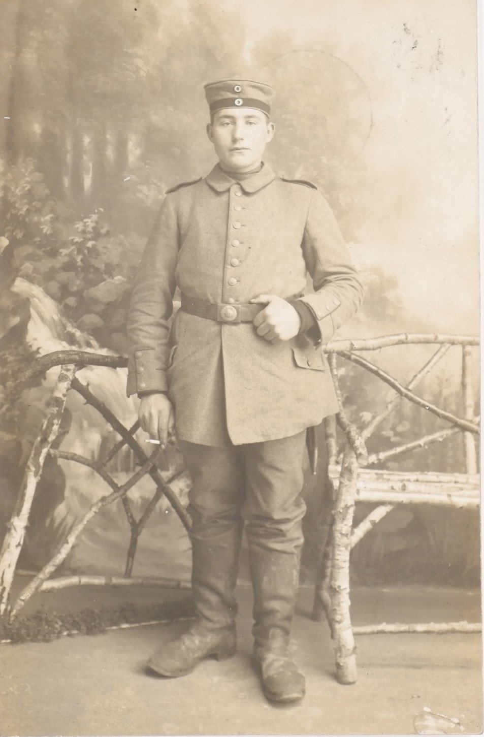 Postkarte: Soldat mit Zigarette (20.Januar 1915) (Volkskunde- und Freilichtmuseum Roscheider Hof CC0)