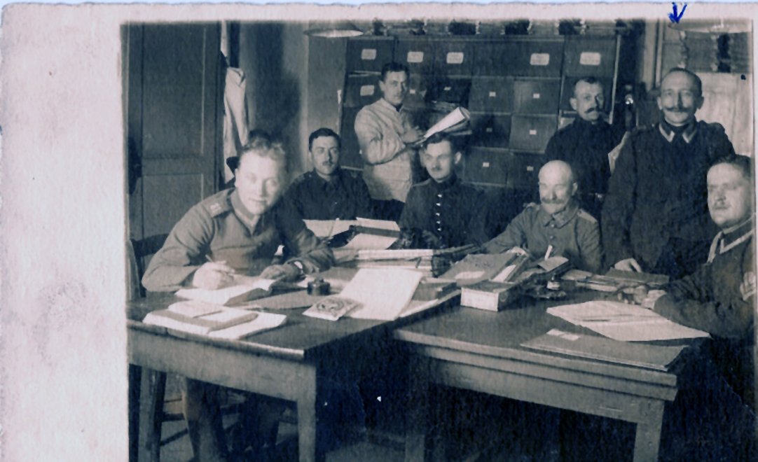 Soldaten in der Bezirksmomandantur (Volkskunde- und Freilichtmuseum Roscheider Hof CC0)