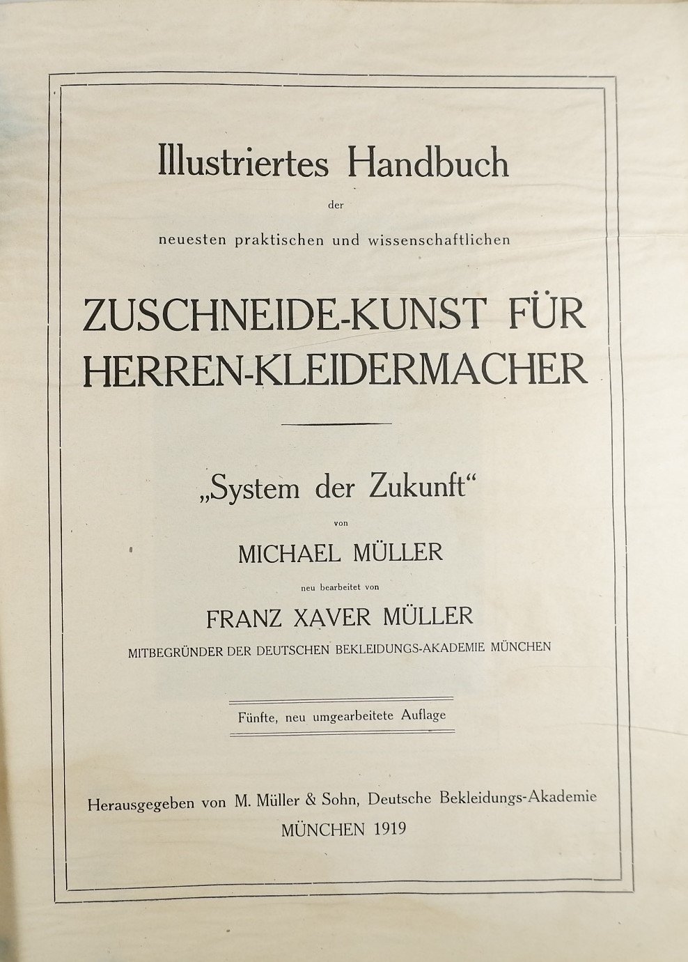 Zuschneide-Kunst für Herren-Kleidermacher (Volkskunde- und Freilichtmuseum Roscheider Hof RR-F)