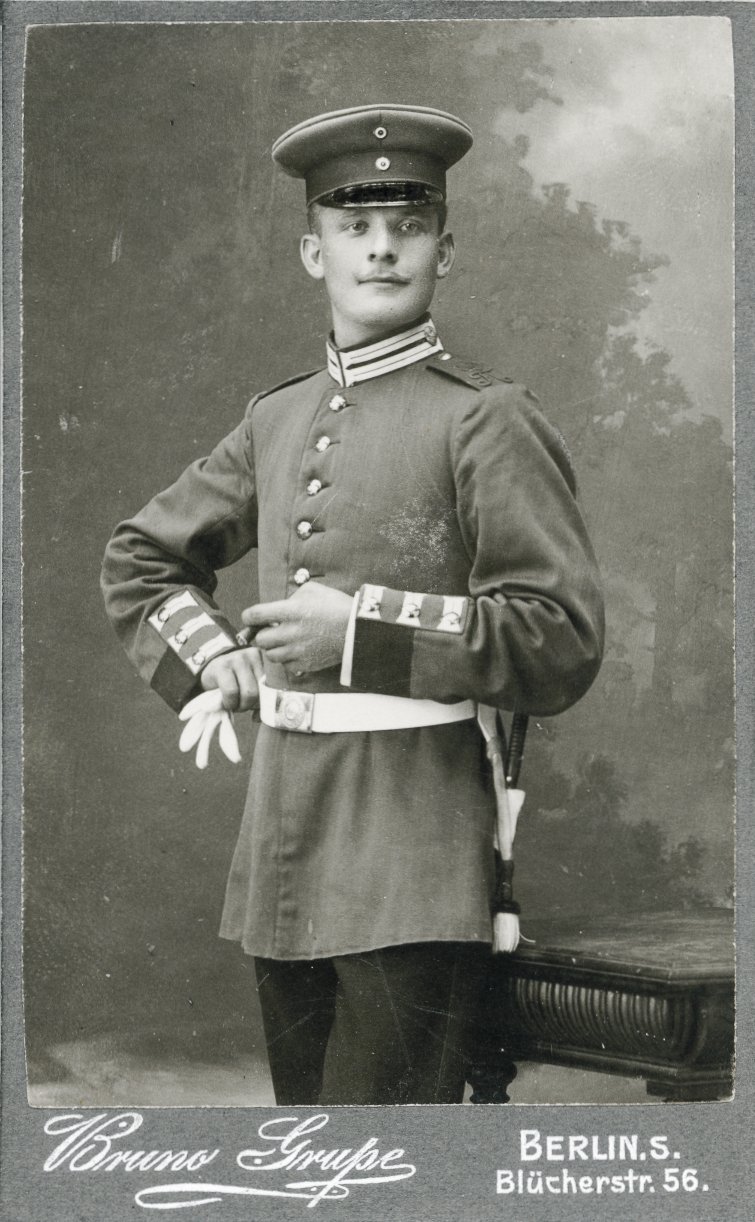 Porträtfotografie eines Offiziers (Freilichtmuseum Roscheider Hof CC0)