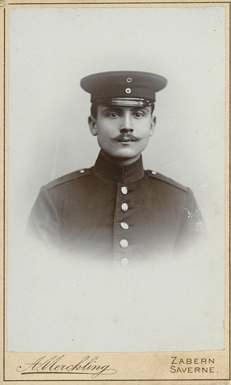 Fotografisches Porträt eines Offiziers (Freilichtmuseum Roscheider Hof CC0)