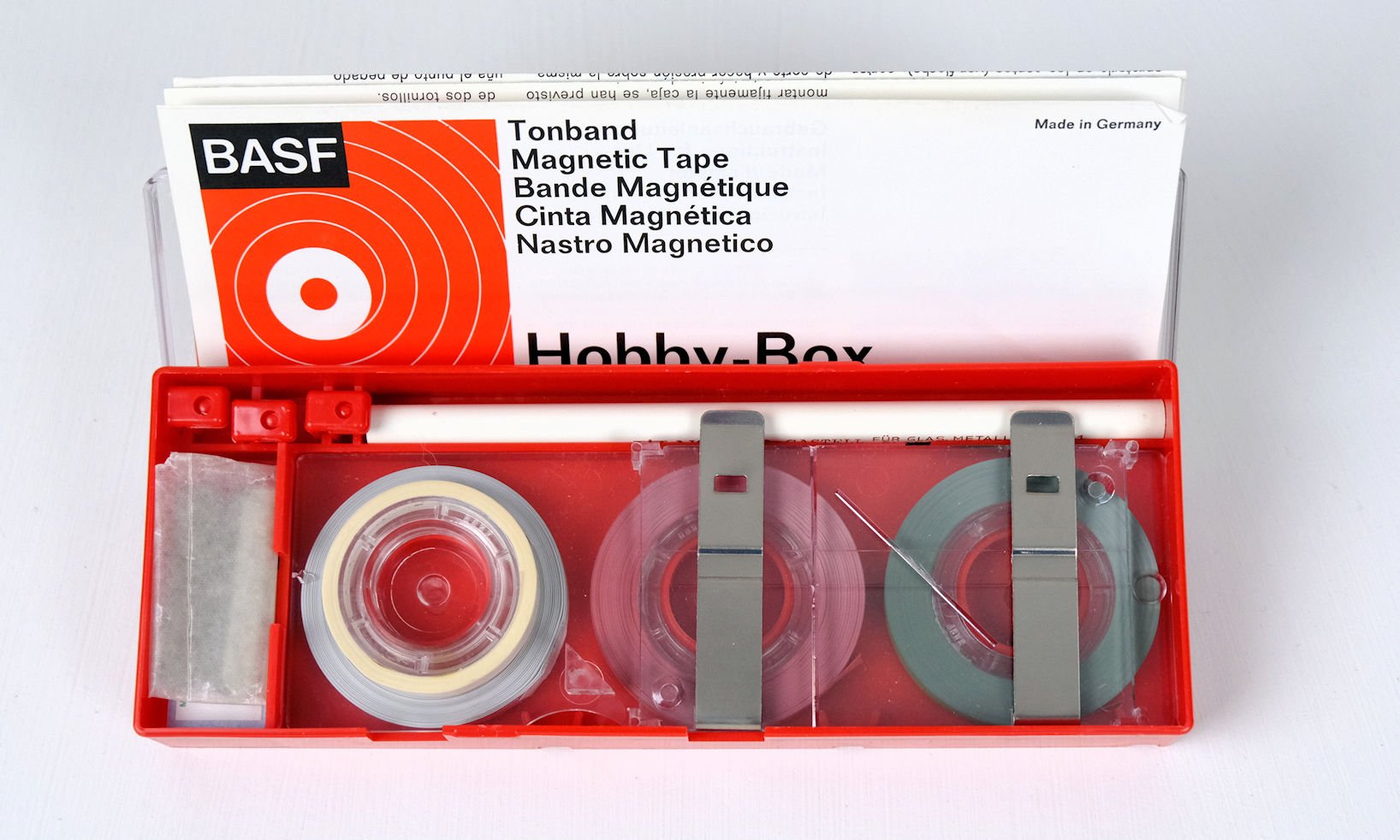 BASF Hobby-Box	Reparatur Set für Magnetophonband (Freilichtmuseum Roscheider Hof CC0)