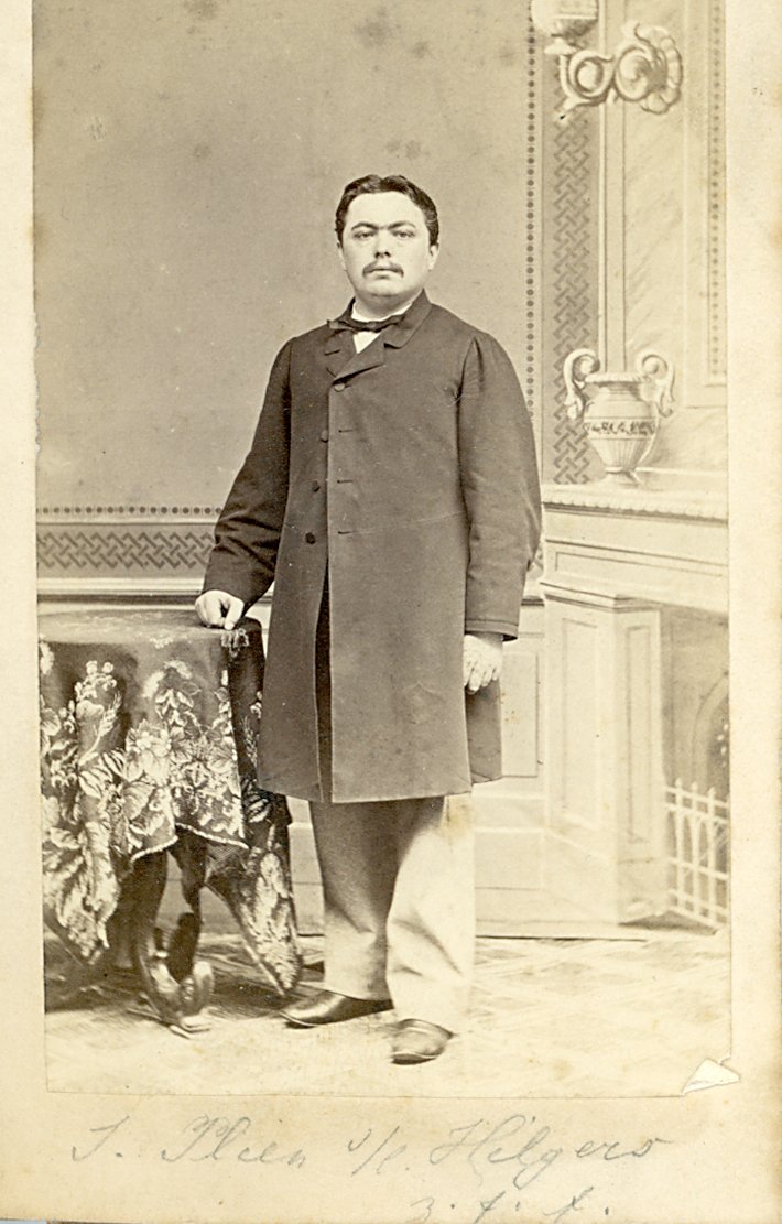 Fotografie eines Herren im Mantel (Freilichtmuseum Roscheider Hof CC0)
