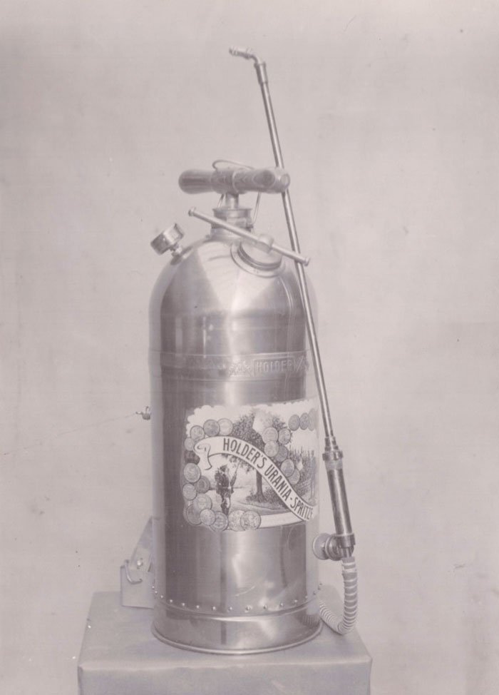 Foto Gerät zum Verteilen von Pestiziden (Freilichtmuseum Roscheider Hof CC0)