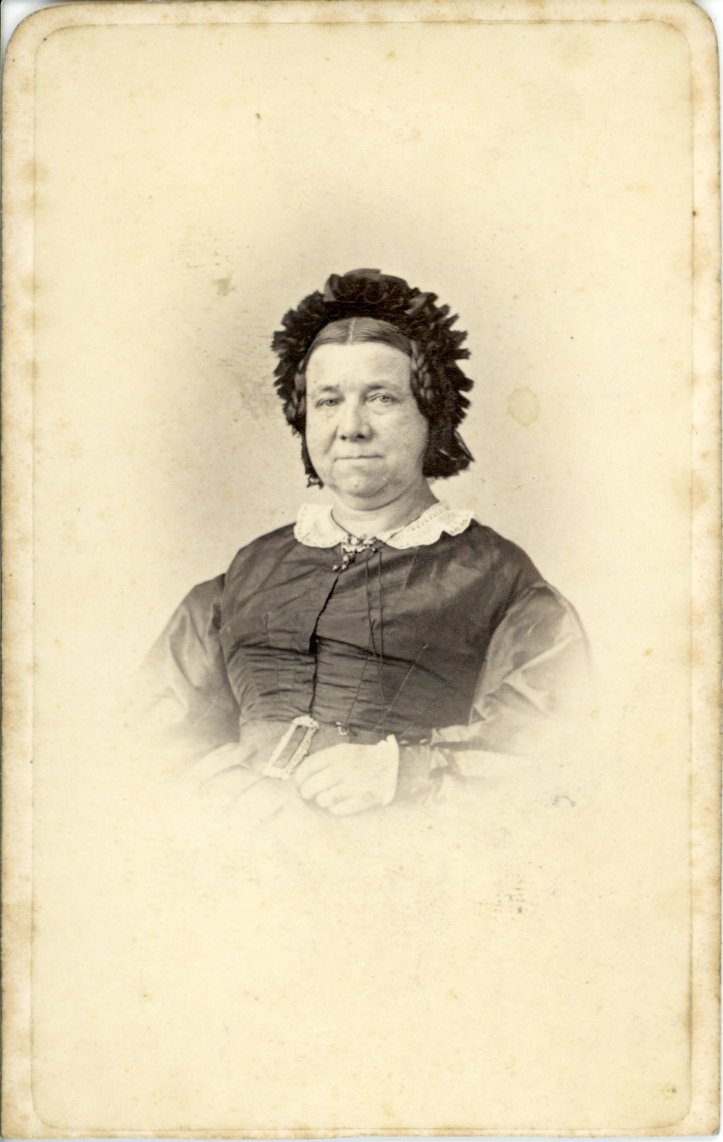 Fotografisches Porträt einer Dame (Freilichtmuseum Roscheider Hof CC0)