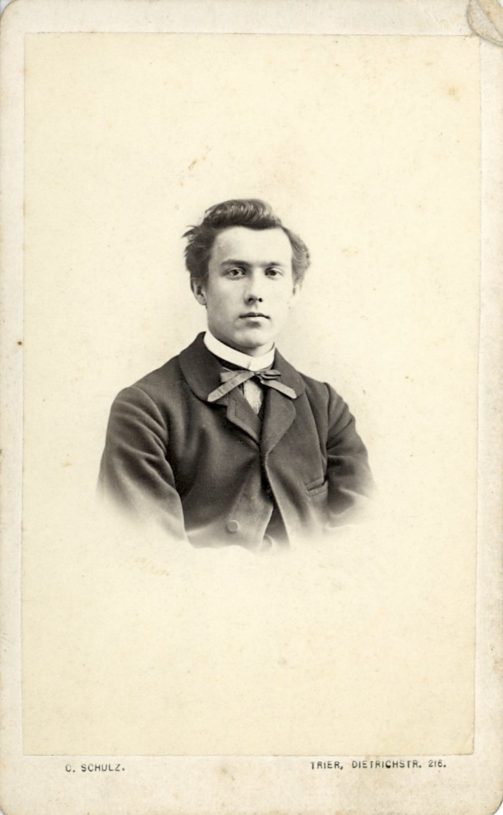 Fotografie eines jungen Herren (Freilichtmuseum Roscheider Hof CC0)