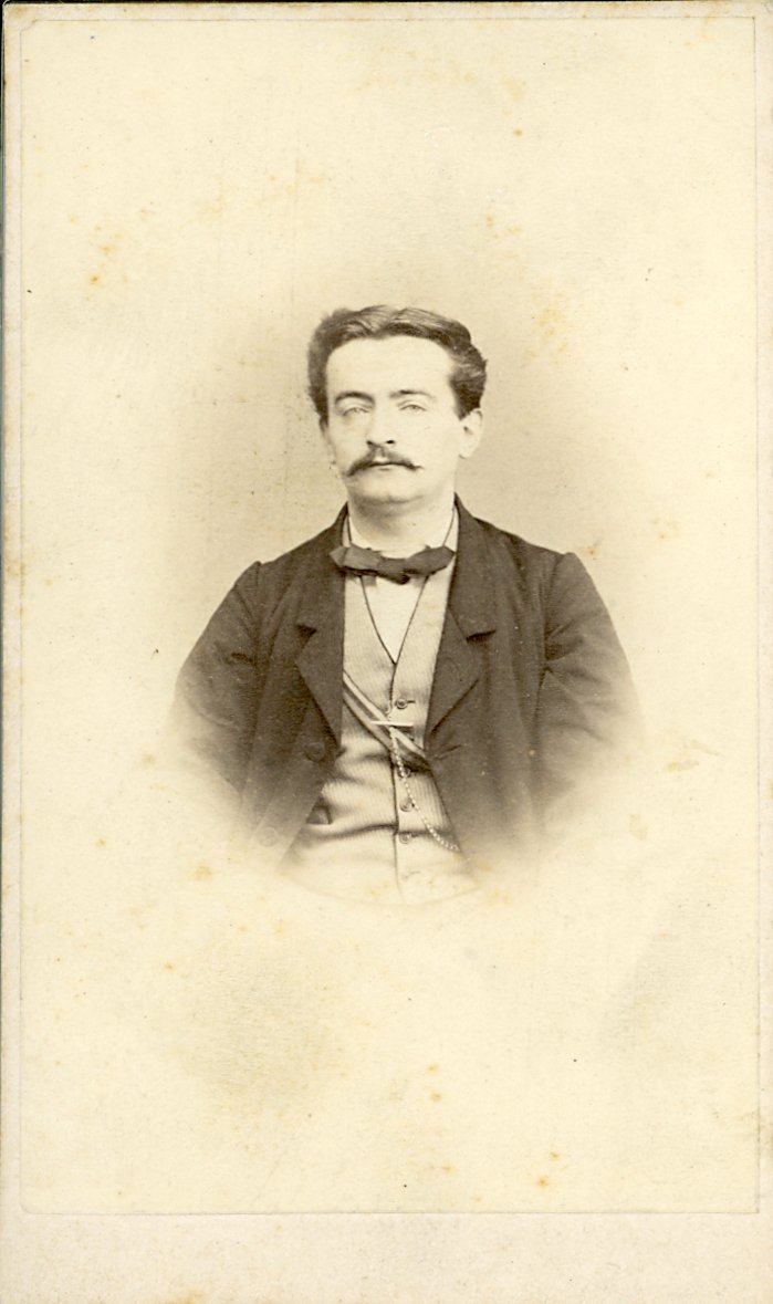 Porträtfotografie eines Herren (Freilichtmuseum Roscheider Hof CC0)