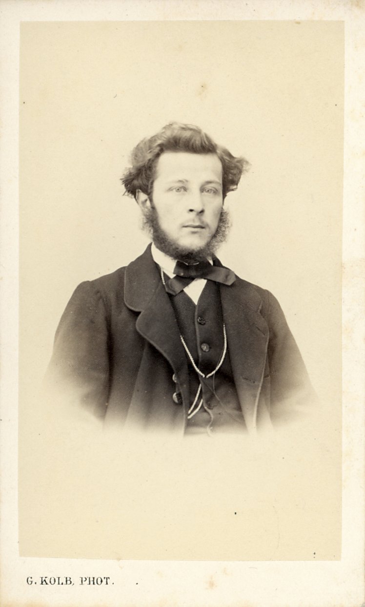 Fotgrafisches Porträt eines jungen Mannes (Freilichtmuseum Roscheider Hof CC0)