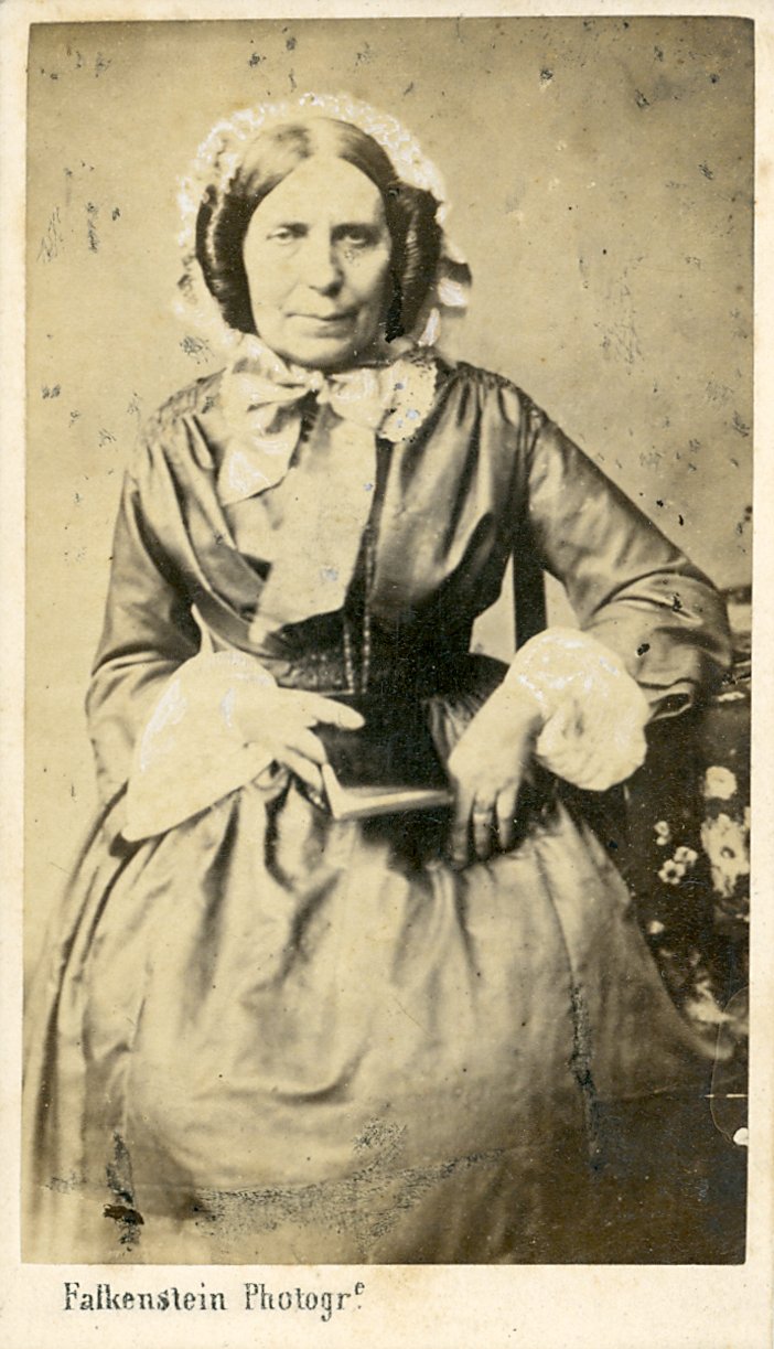Fotografisches Porträt einer Dame (Freilichtmuseum Roscheider Hof CC0)