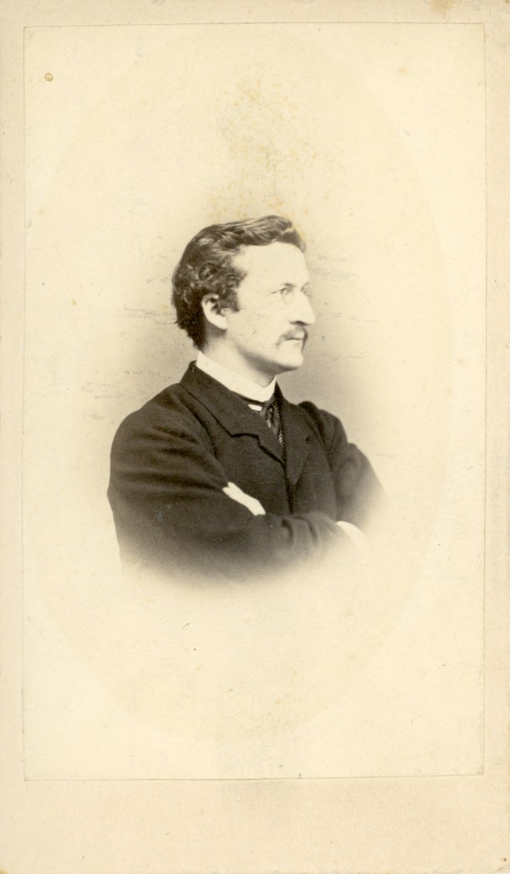 Porträtfoto eines jungen Mannes (Freilichtmuseum Roscheider Hof CC0)