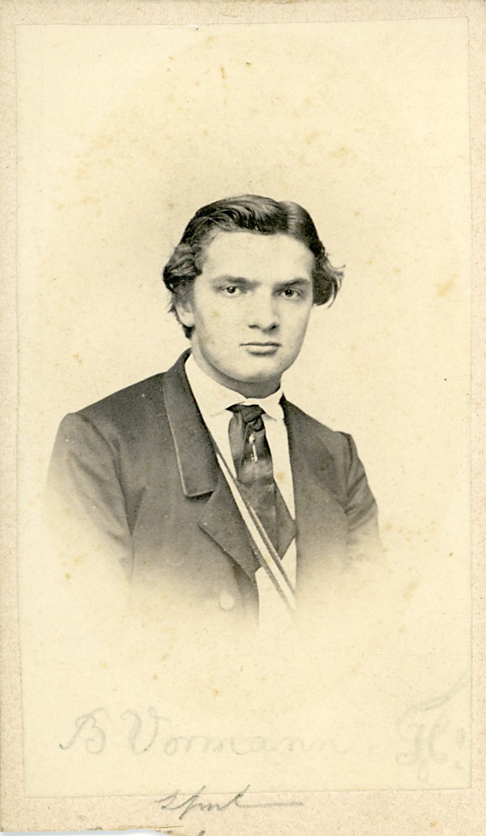 Fotografisches Brustporträt eines Herren (Freilichtmuseum Roscheider Hof CC0)