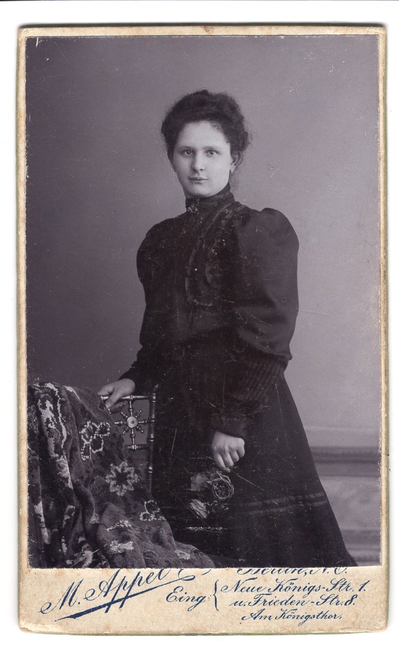 Fotografie eines jungen Mädchens (Freilichtmuseum Roscheider Hof CC0)