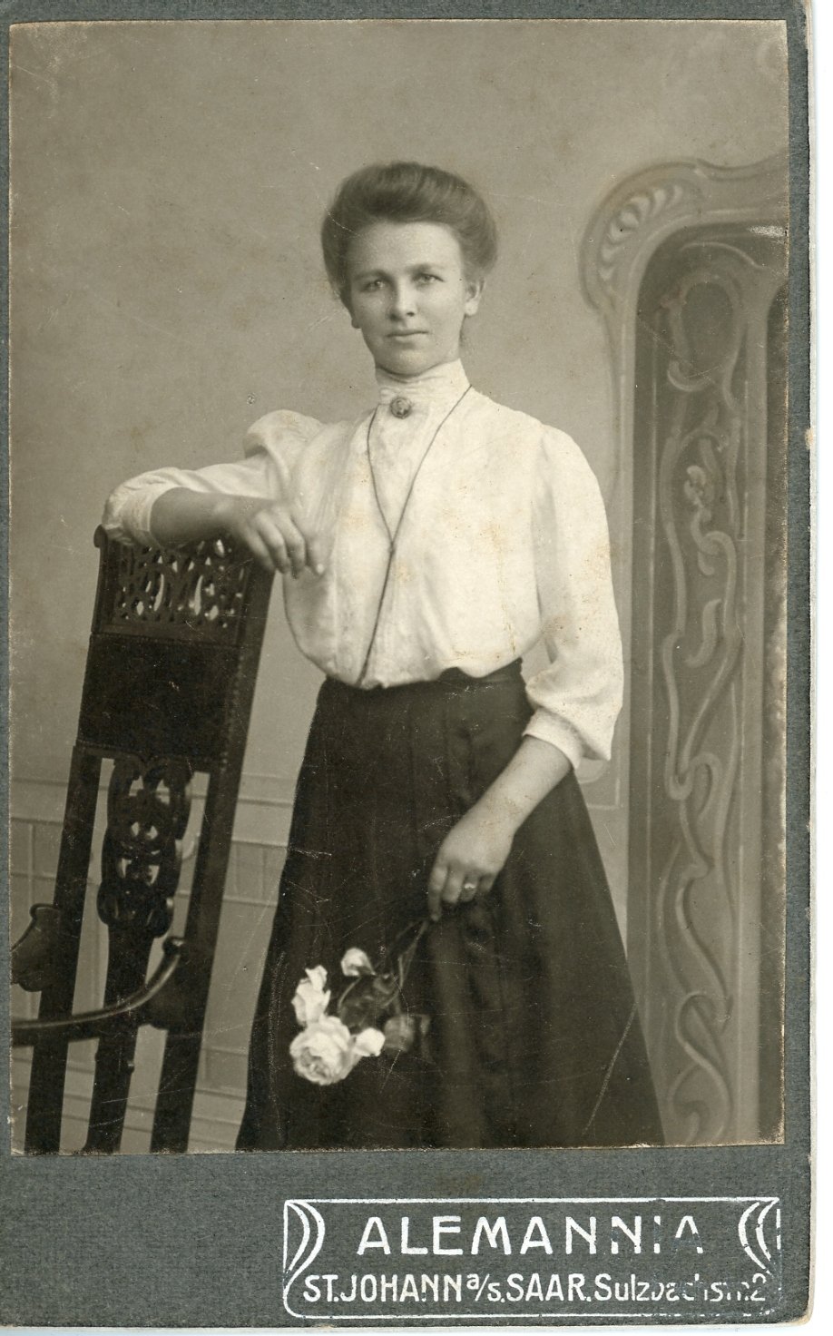 Foto einer jungen Dame (Freilichtmuseum Roscheider Hof CC0)