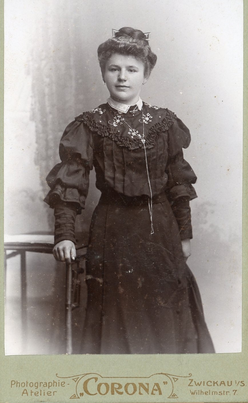 Bild eines sehr jungen Mädchens (Freilichtmuseum Roscheider Hof CC0)