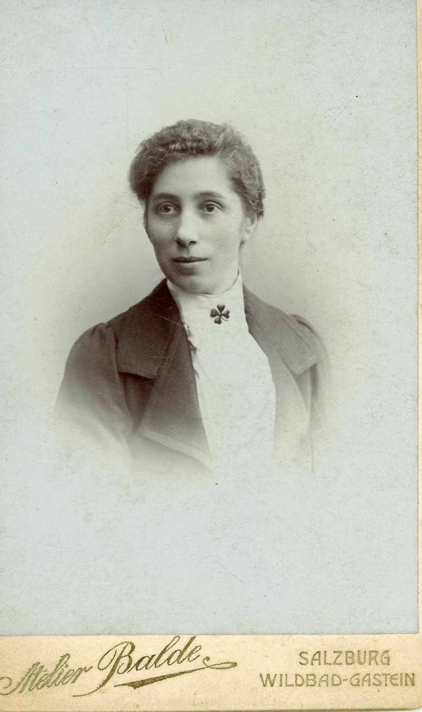 Brustbild einer Frau mittleren Alters (Freilichtmuseum Roscheider Hof CC0)
