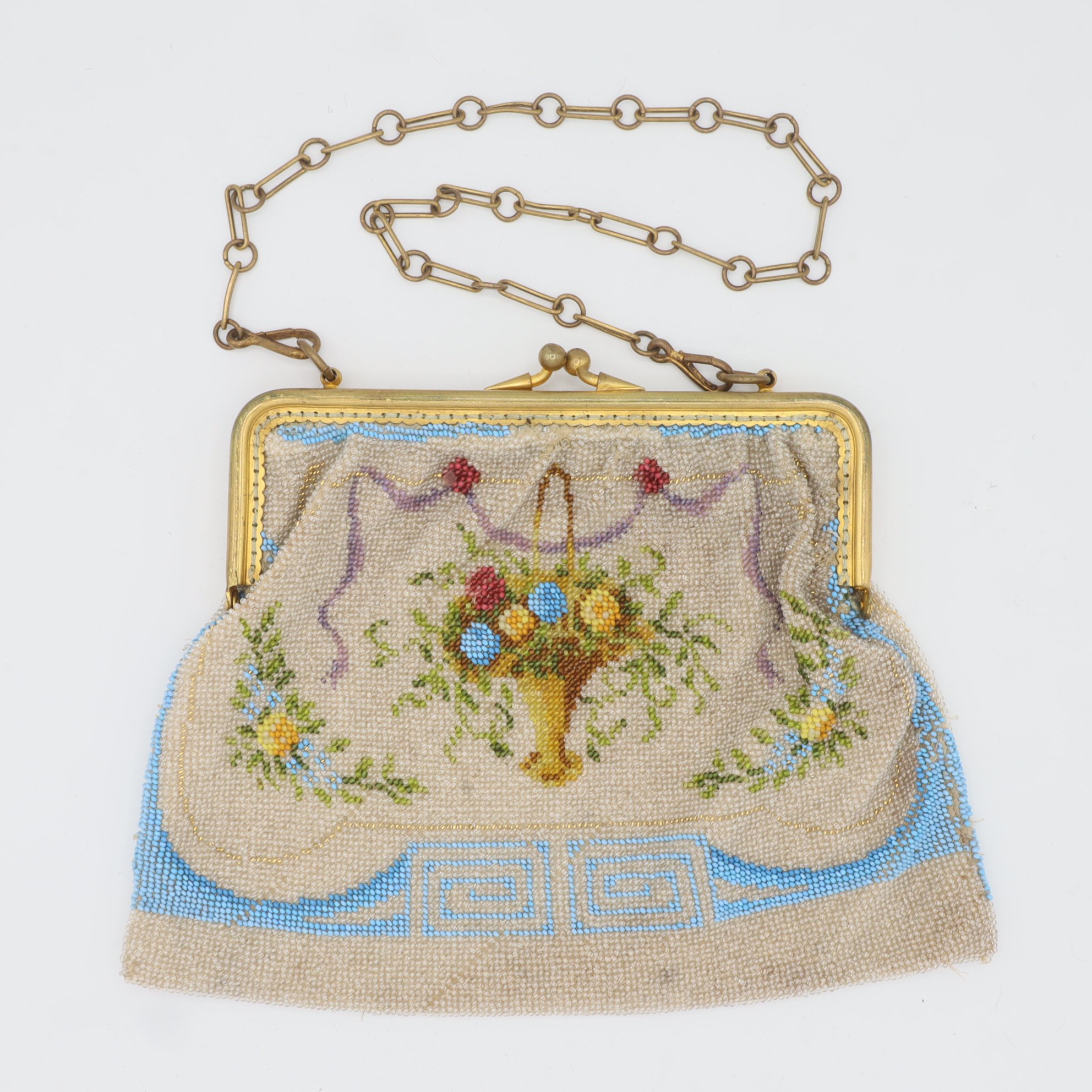 Perlenhandtasche mit Blumenmotiv (Freilichtmuseum Roscheider Hof CC0)