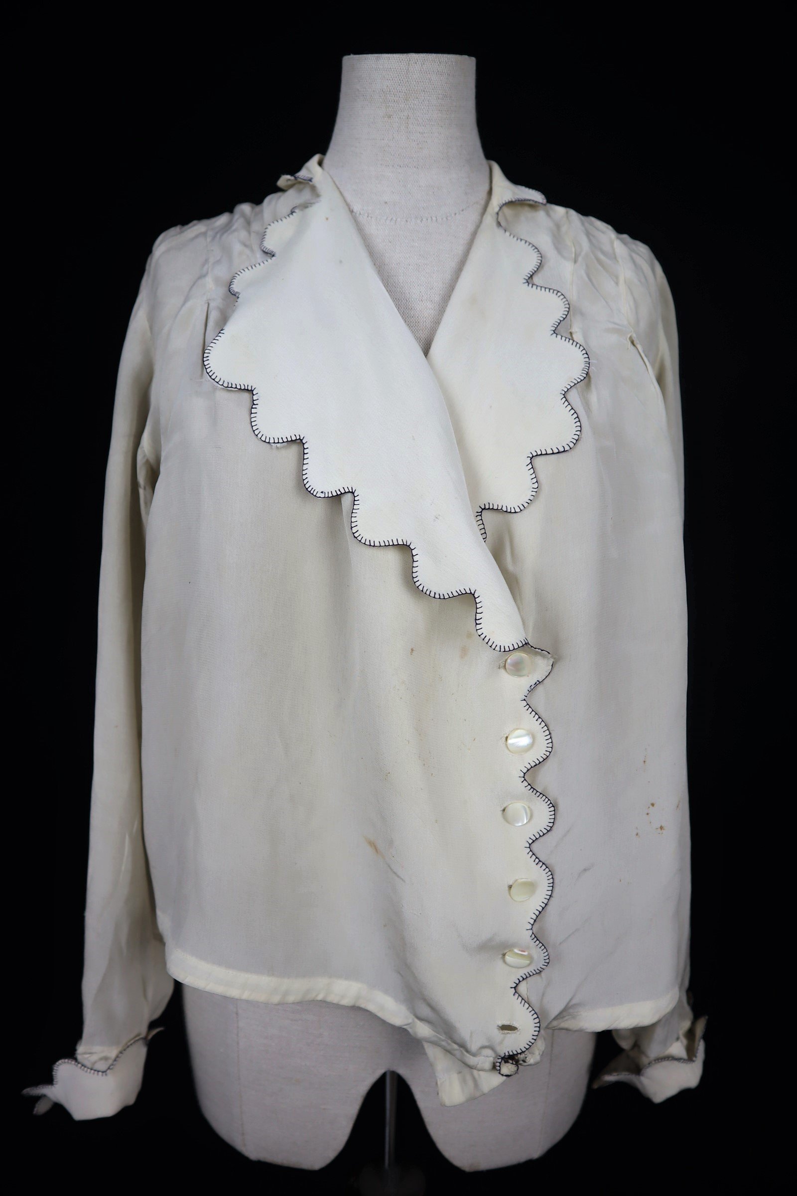 Bluse mit Bogenkante (Freilichtmuseum Roscheider Hof CC0)