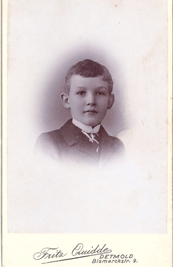 Foto Portrait eines kleinen Jungen (Freilichtmuseum Roscheider Hof CC0)