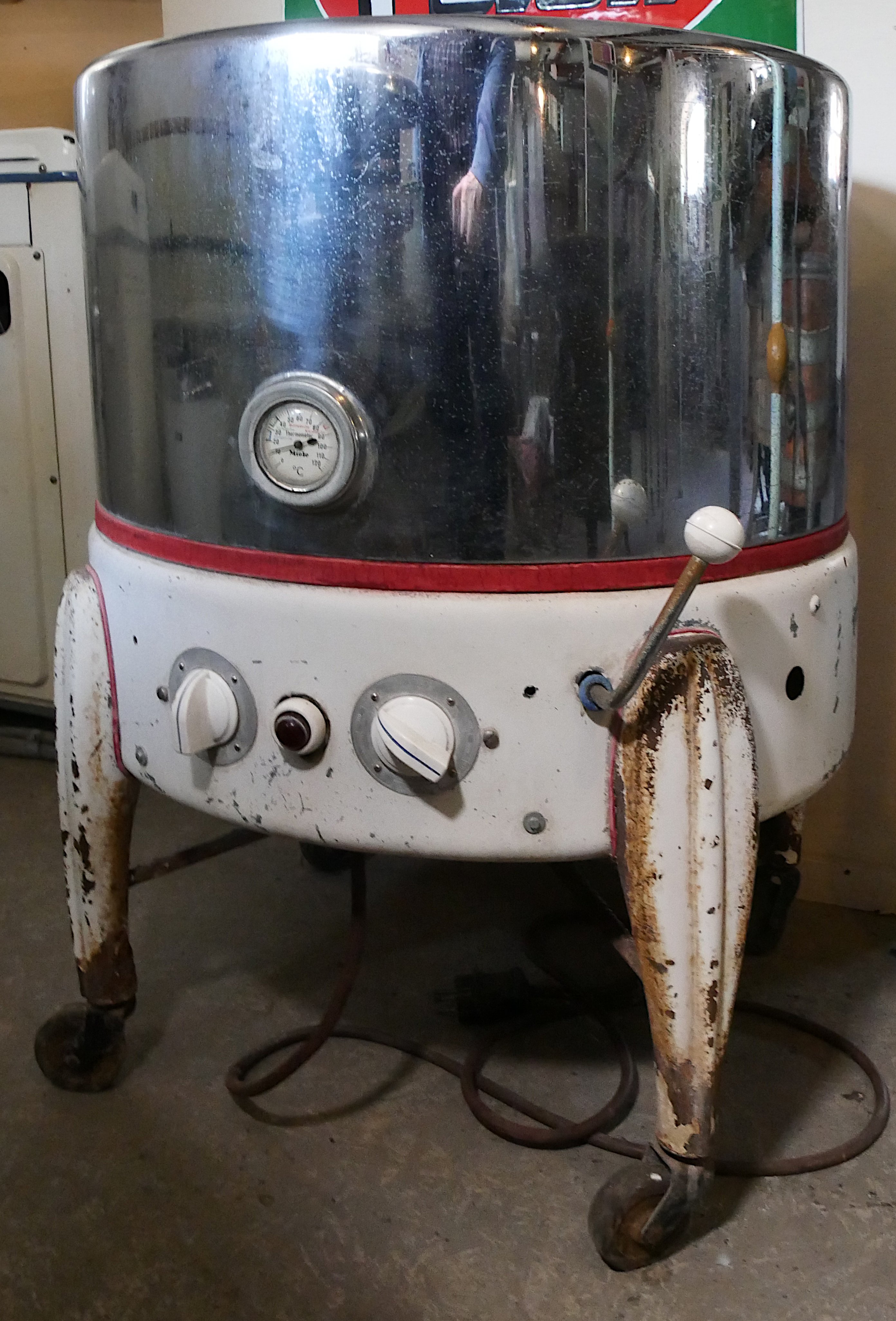 Miele Bottichwaschmaschine 155, Baujahr 1956 (Freilichtmuseum Roscheider Hof CC0)